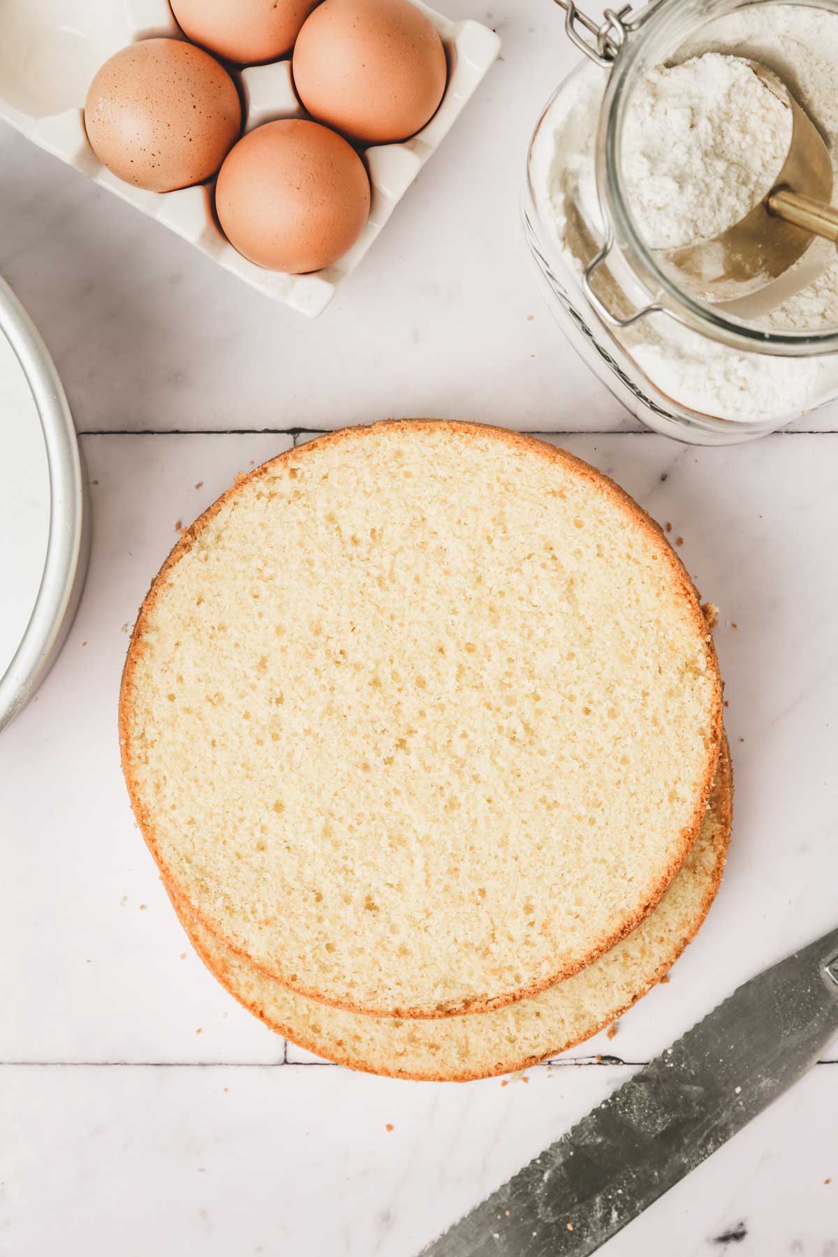 genoise éponge sur une table