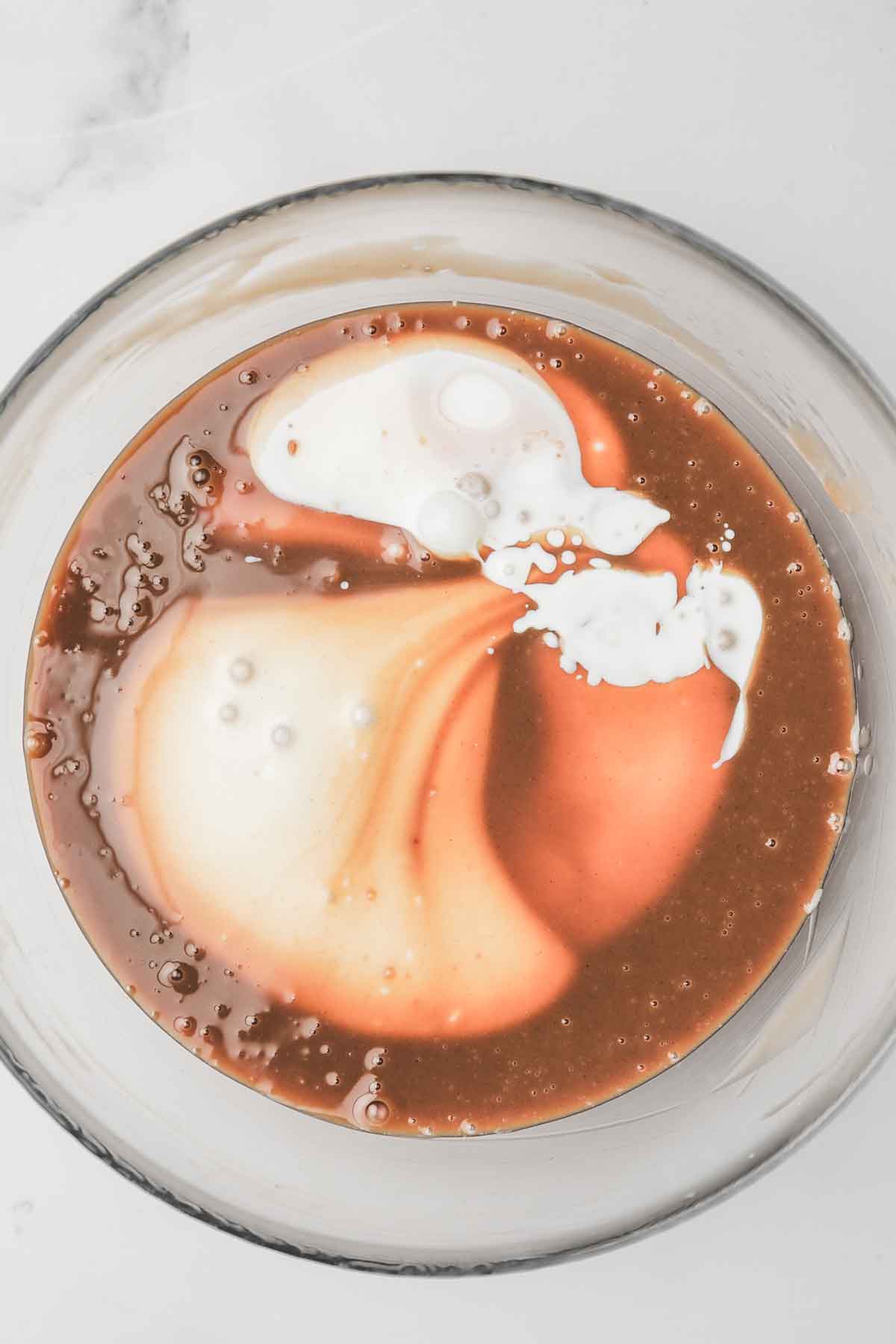 saladier avec ganache liquide et creme