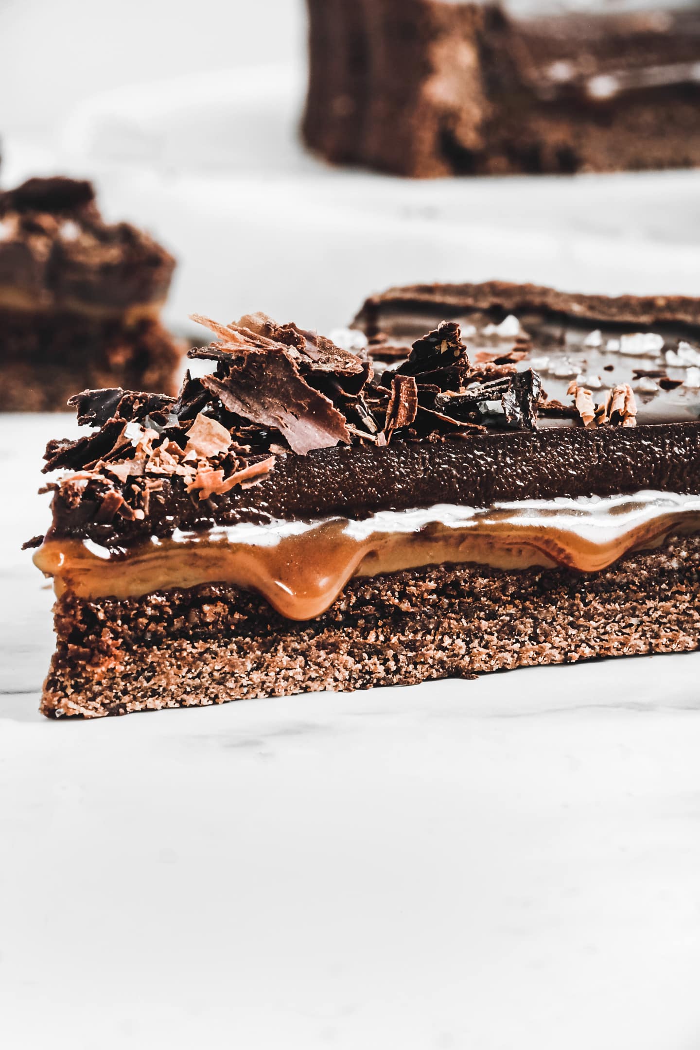 part de tarte au chocolat et caramel