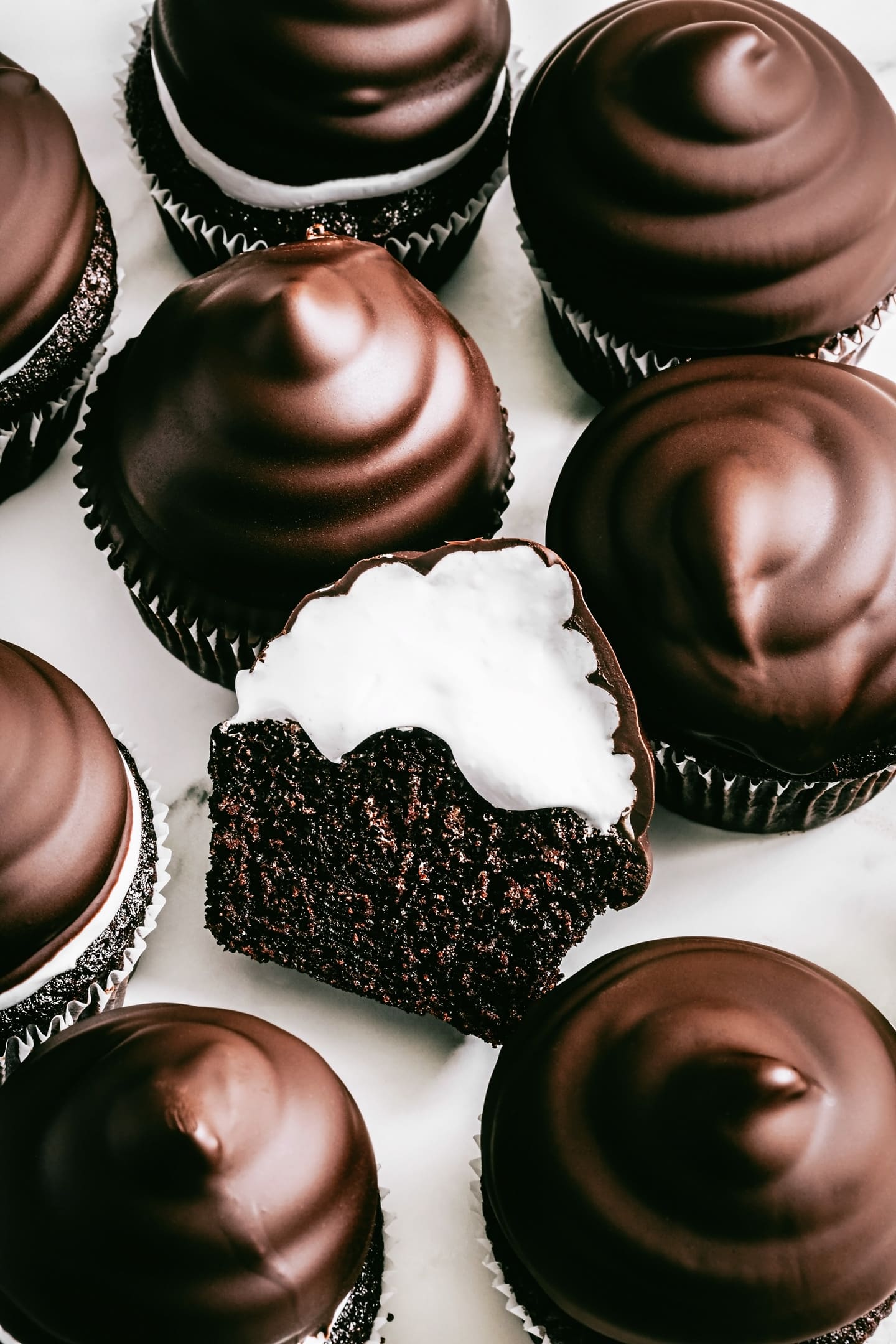 Cupcakes chocolat et glaçage vanille marshmallow