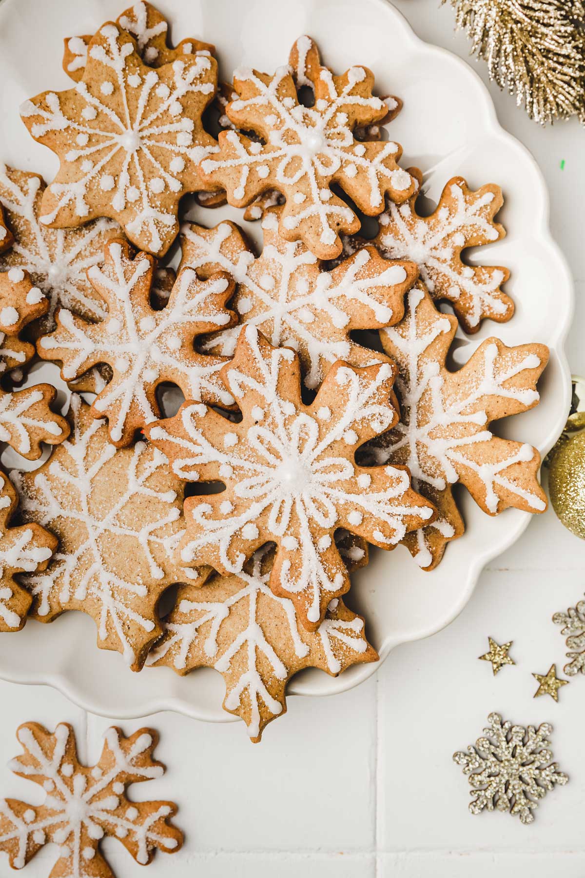 Plate with gingerbread snowflake cookies