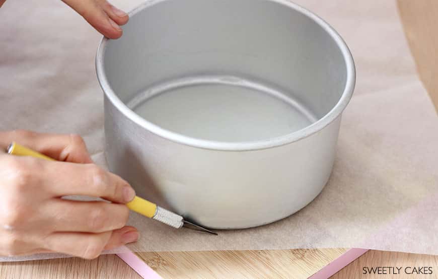 Comment chemiser un moule à gâteau facilement
