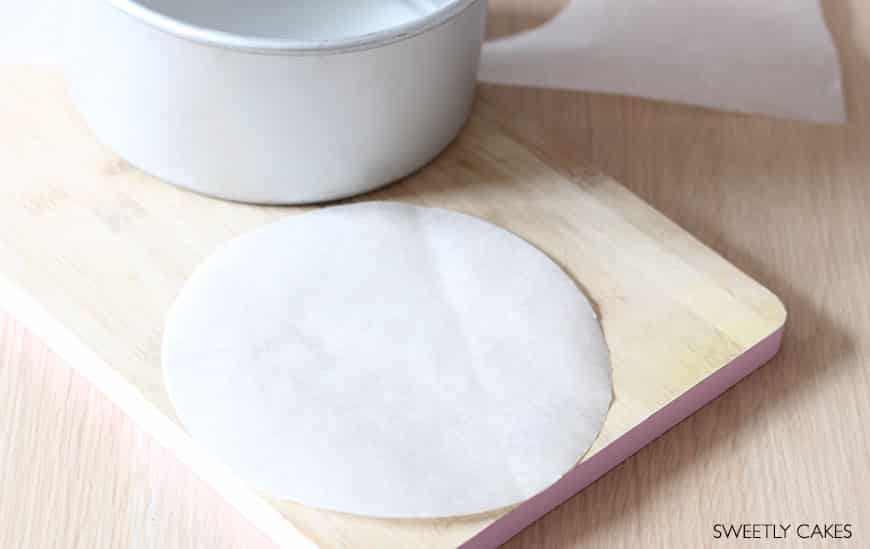 Comment chemiser un moule à gâteau facilement