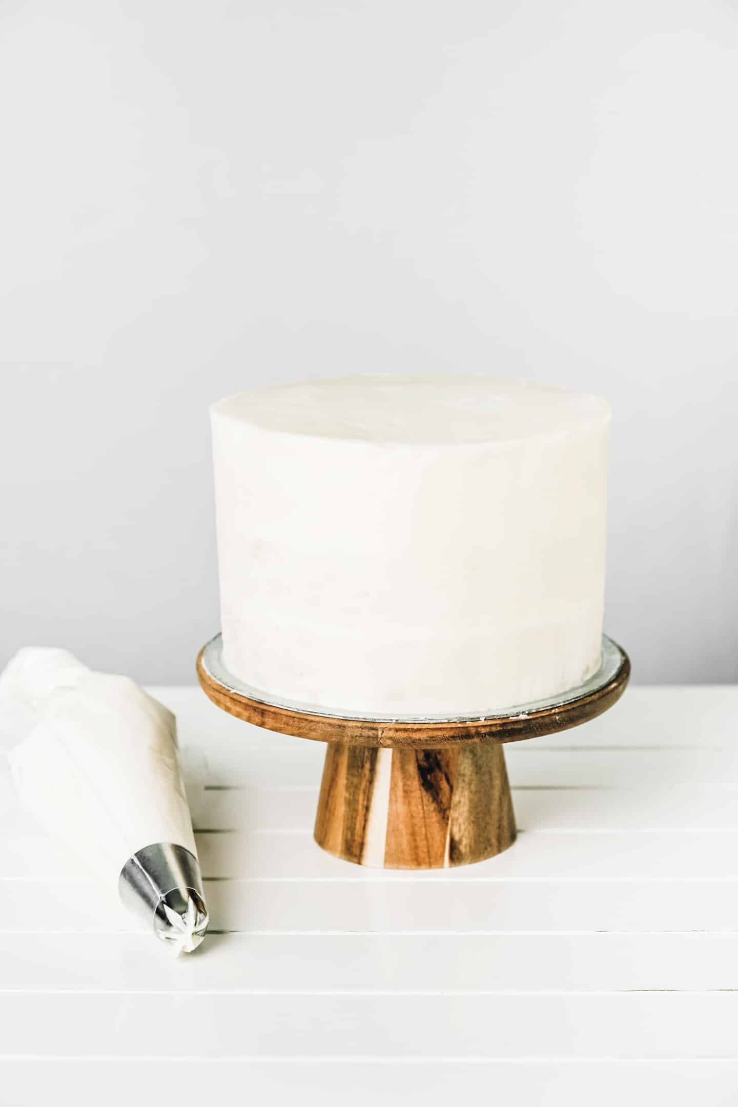 How to frost a cake