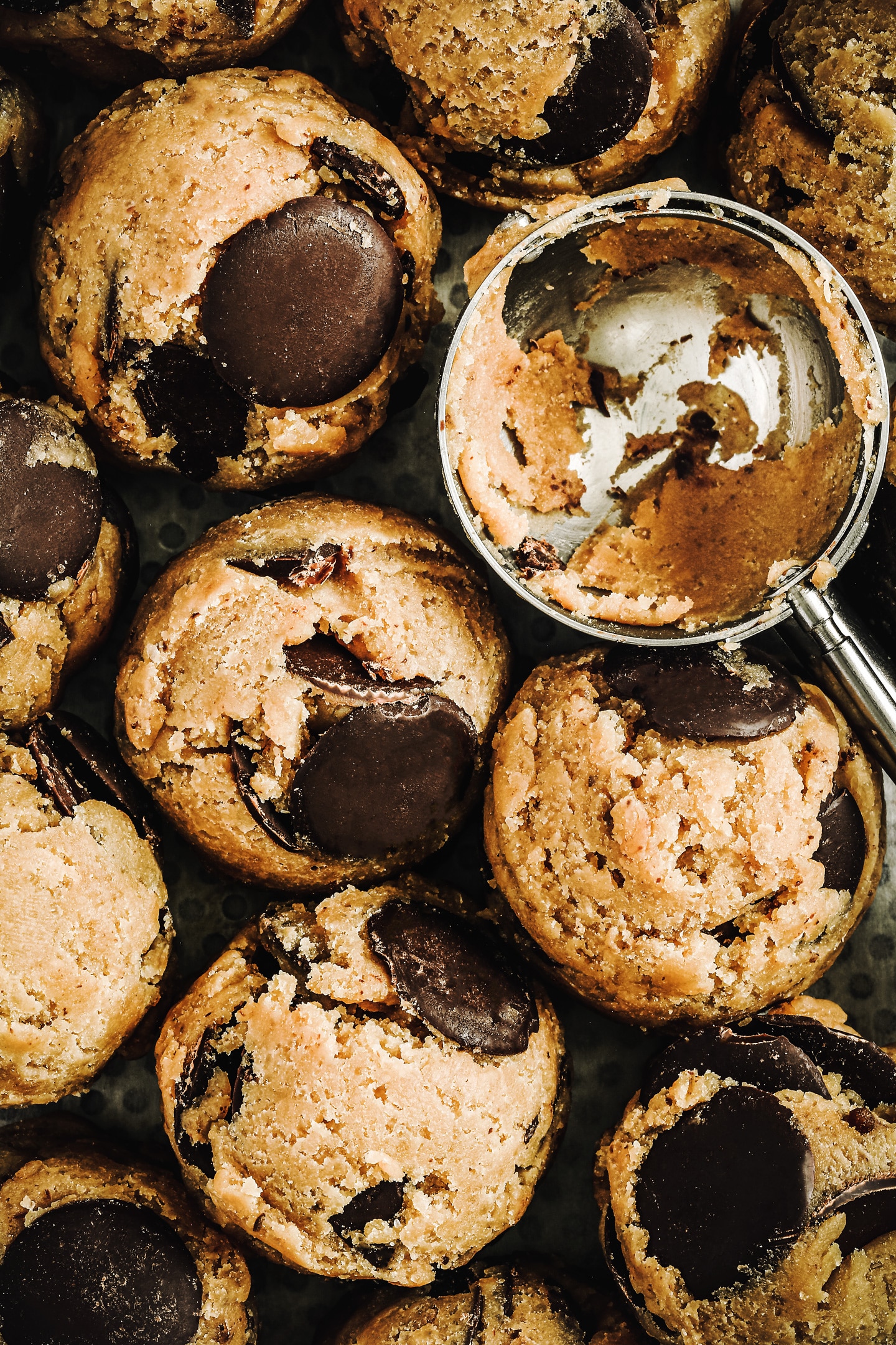 Cookies dough balls with a cookie scoop