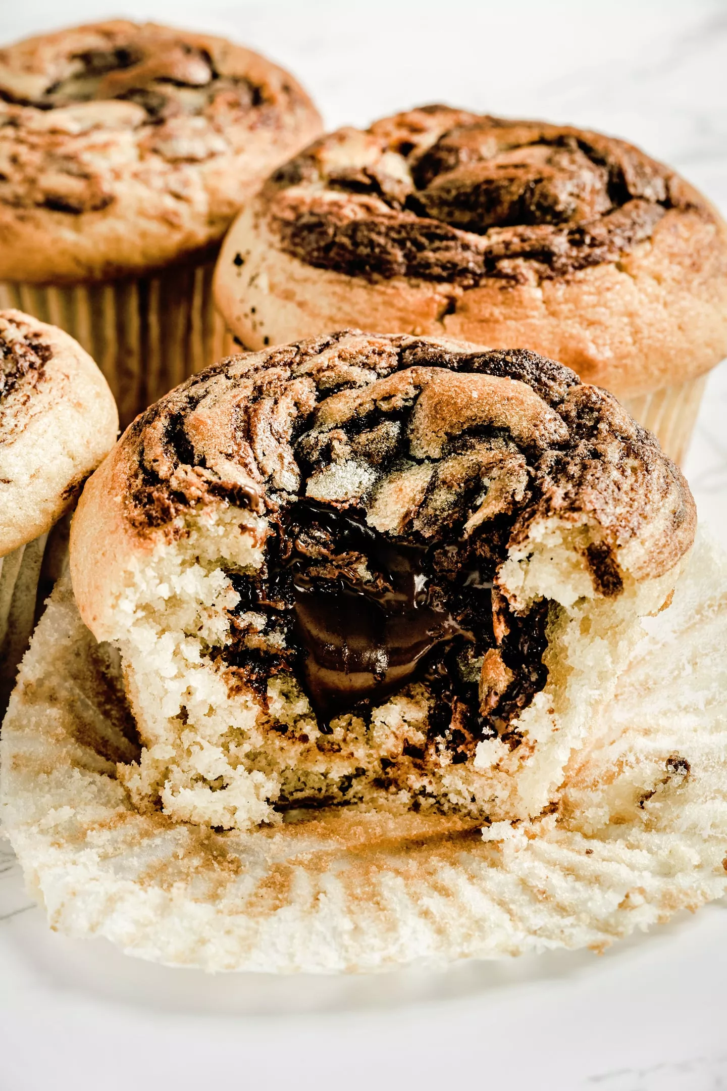 Muffins coeur de Nutella sur une table