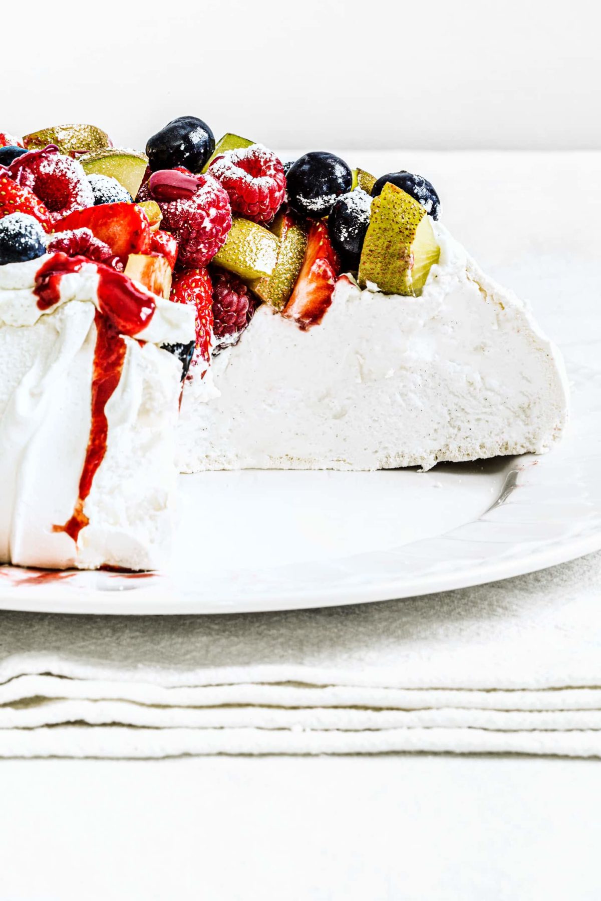 pavlova recipe cut open showing marshmallow center