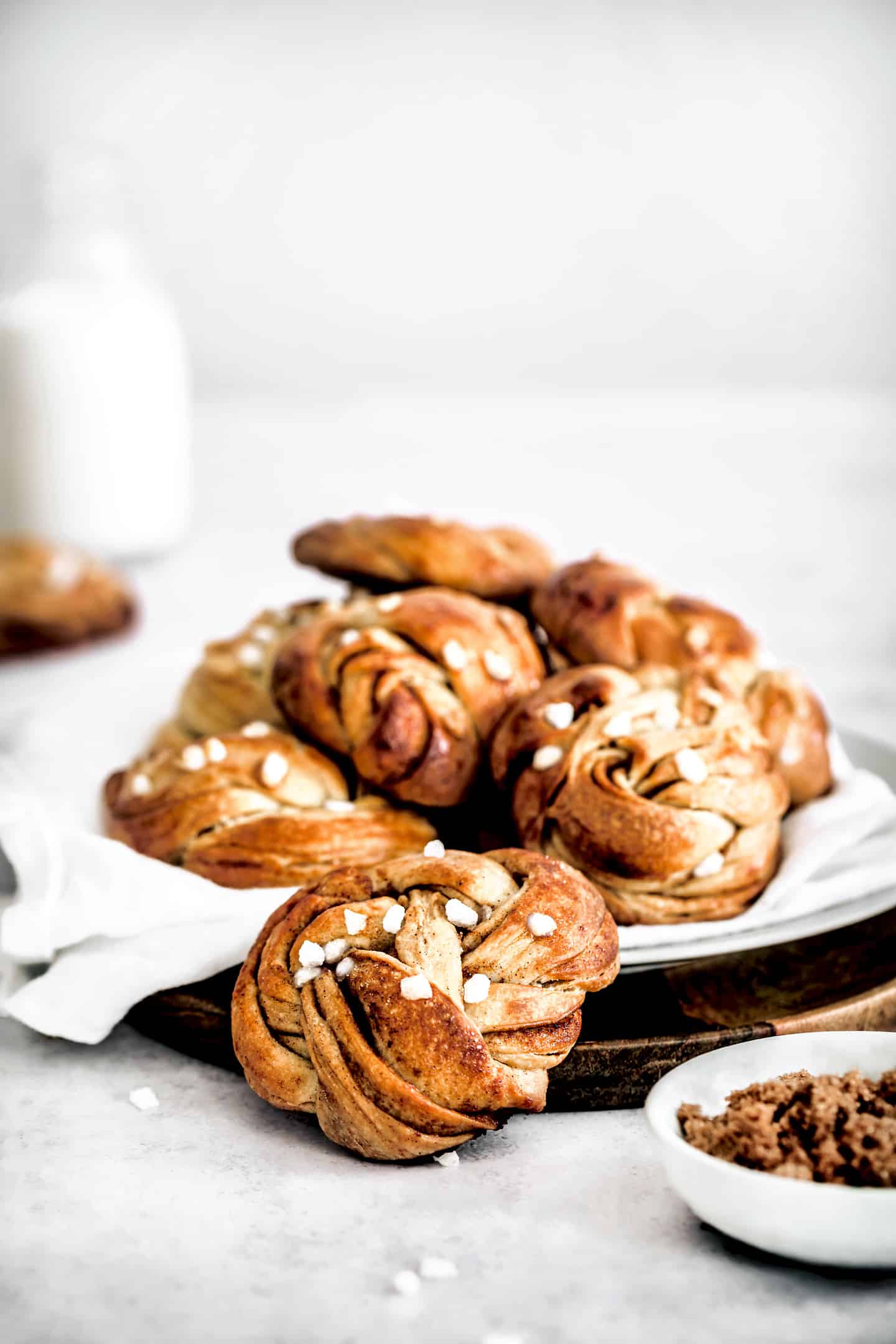 Kanelbullar Petits Pains Suedois A La Cannelle Sweetly Cakes Sweetly Cakes