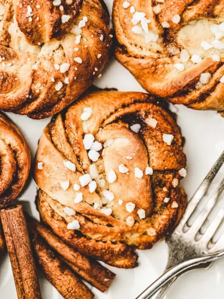 Cinnamon rolls au chocolat et gla age au chocolat