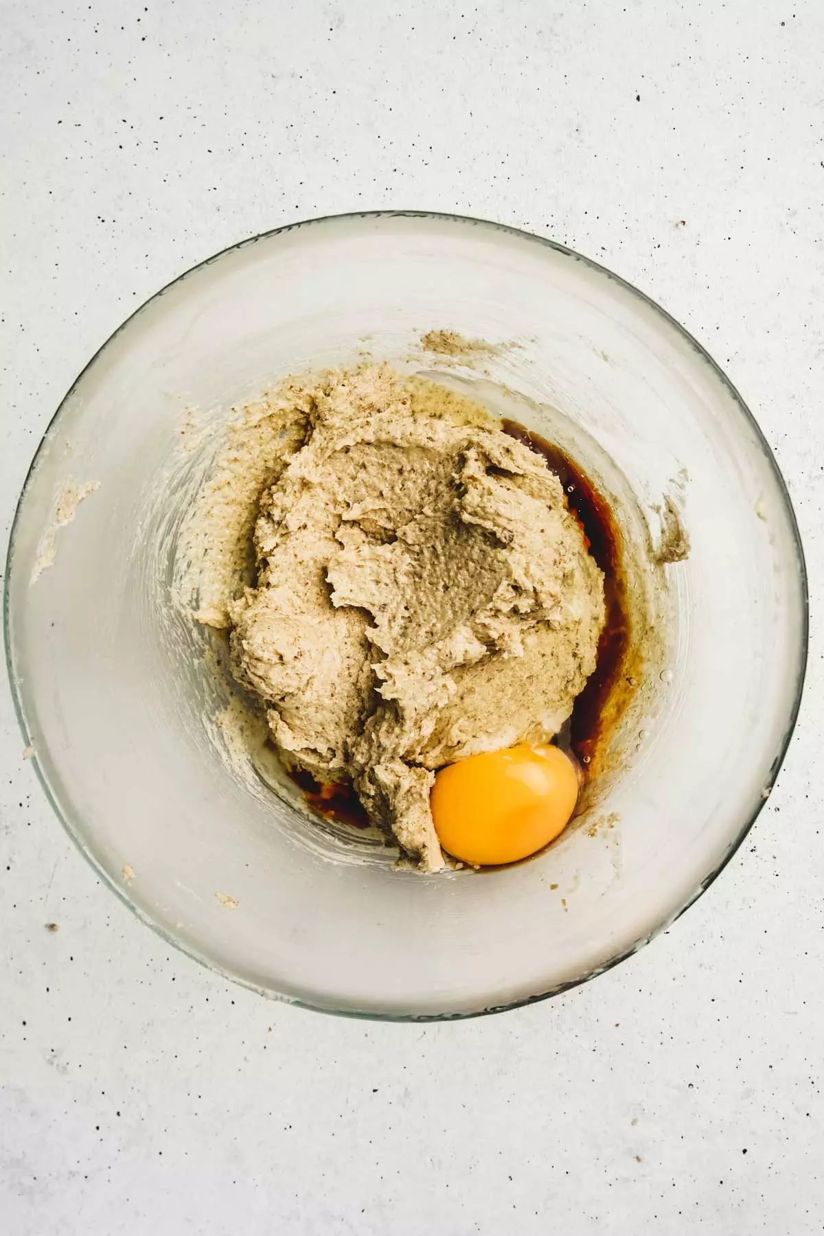 Bol avec beurre et oeuf