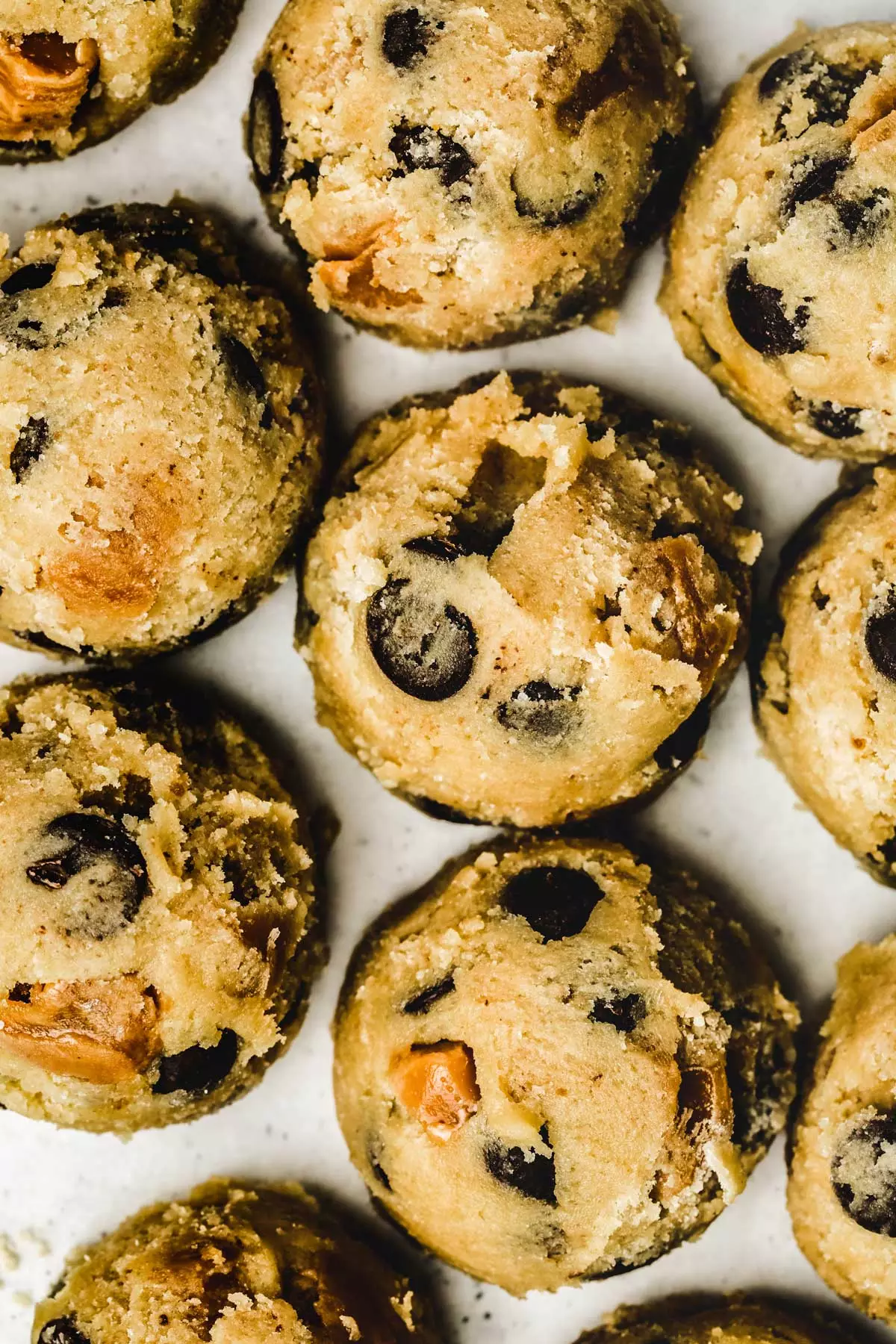 Boules de pâte à cookies avant cuisson