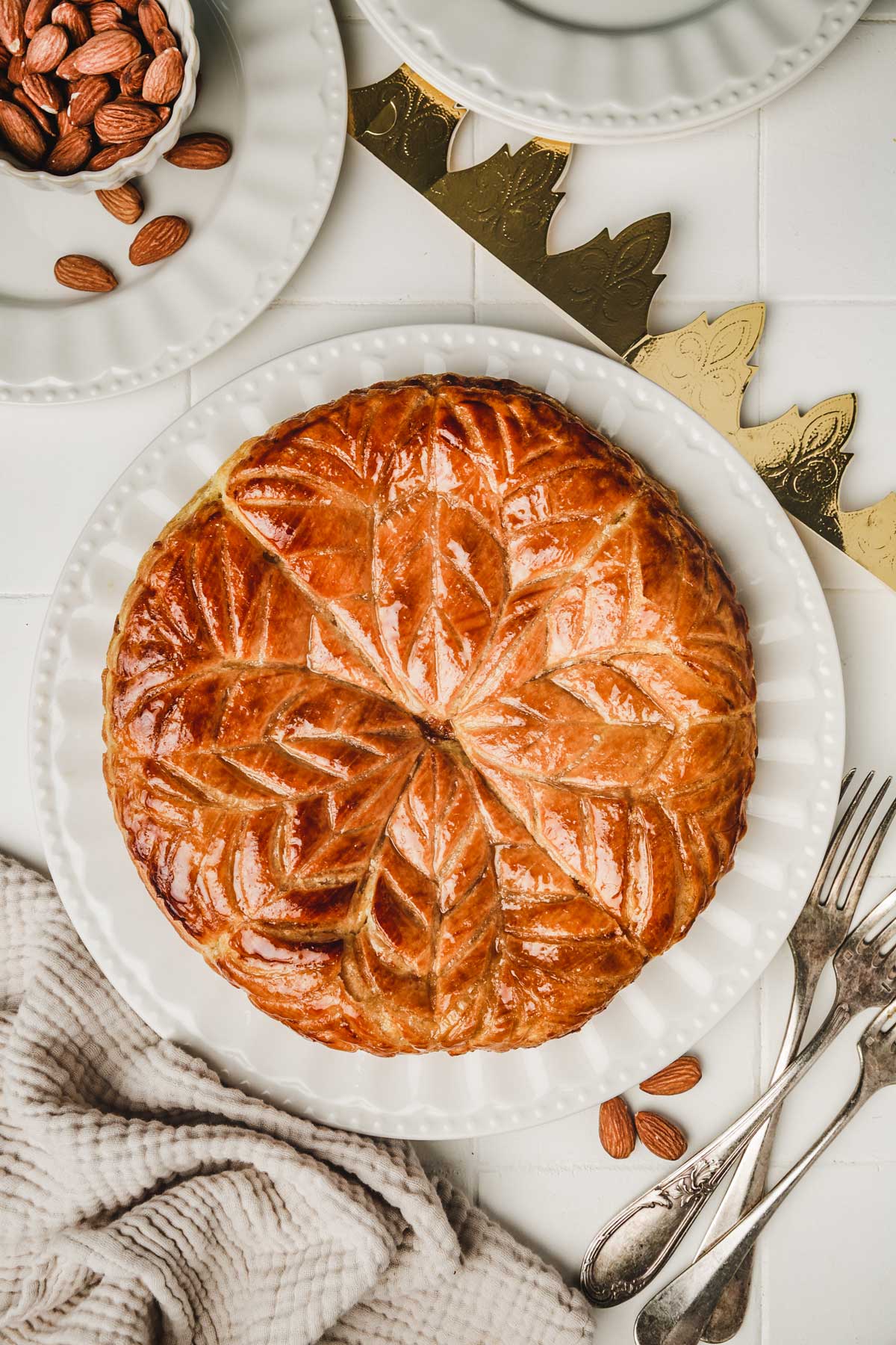 galette des rois on a plate 