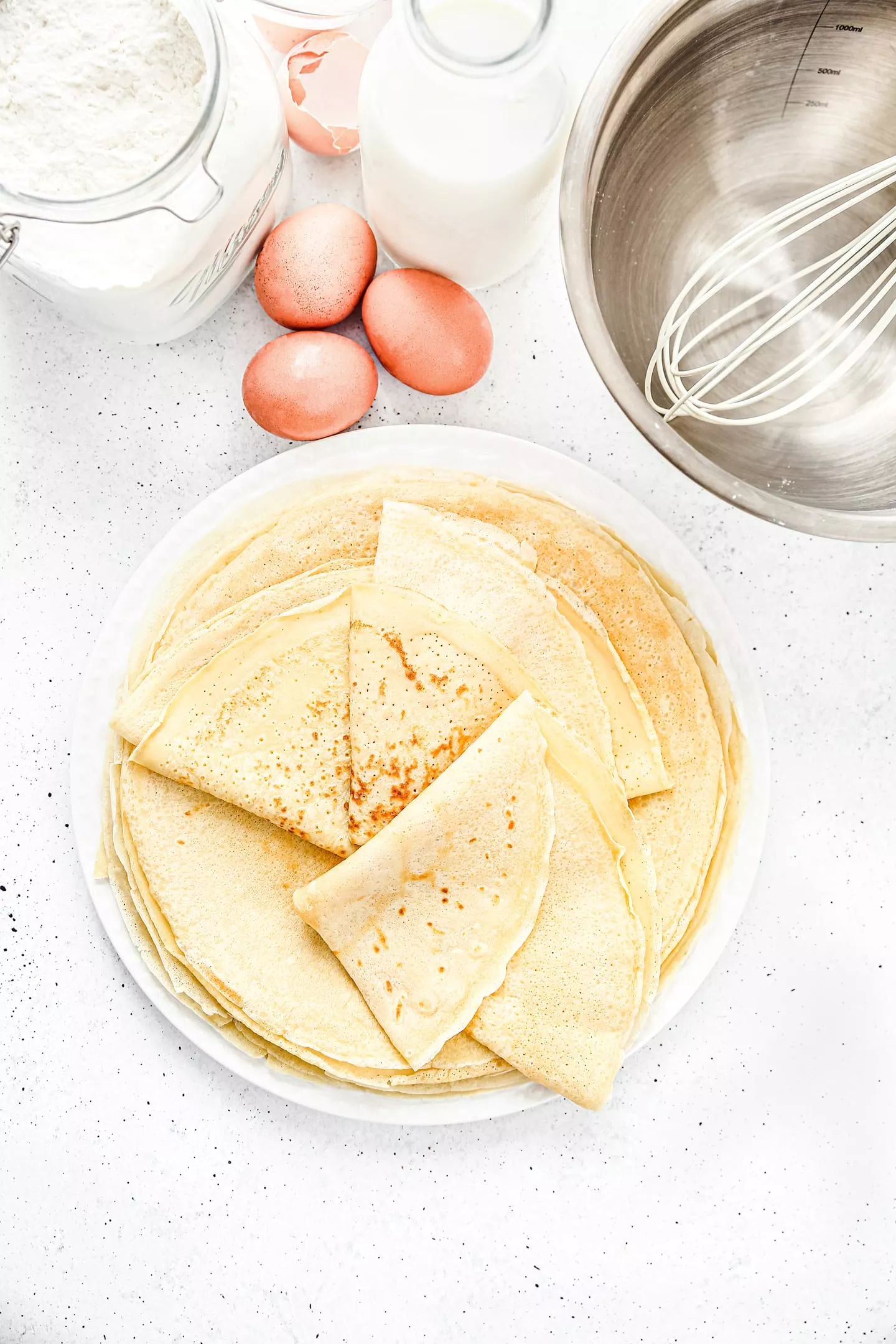 Crepes moelleuse dans une assiette