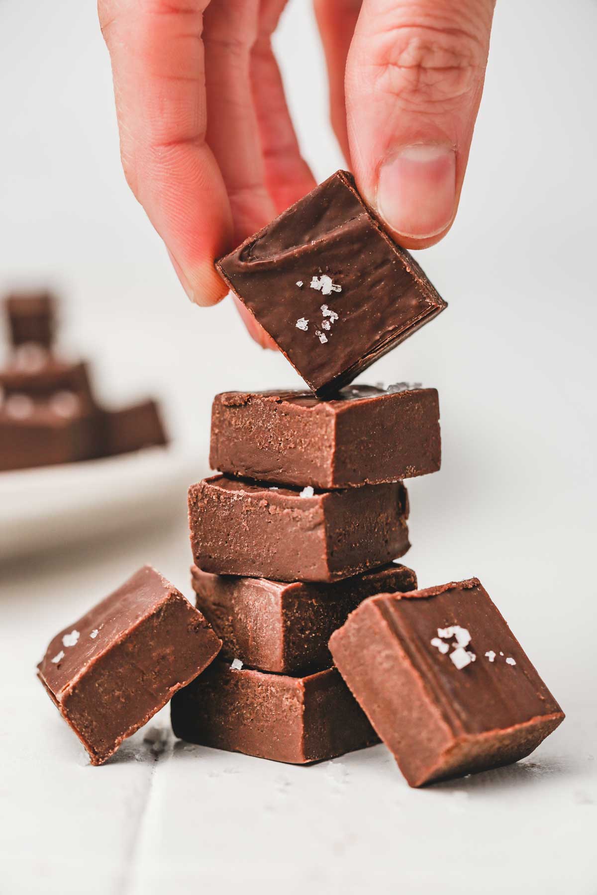 carré fudge sur une table
