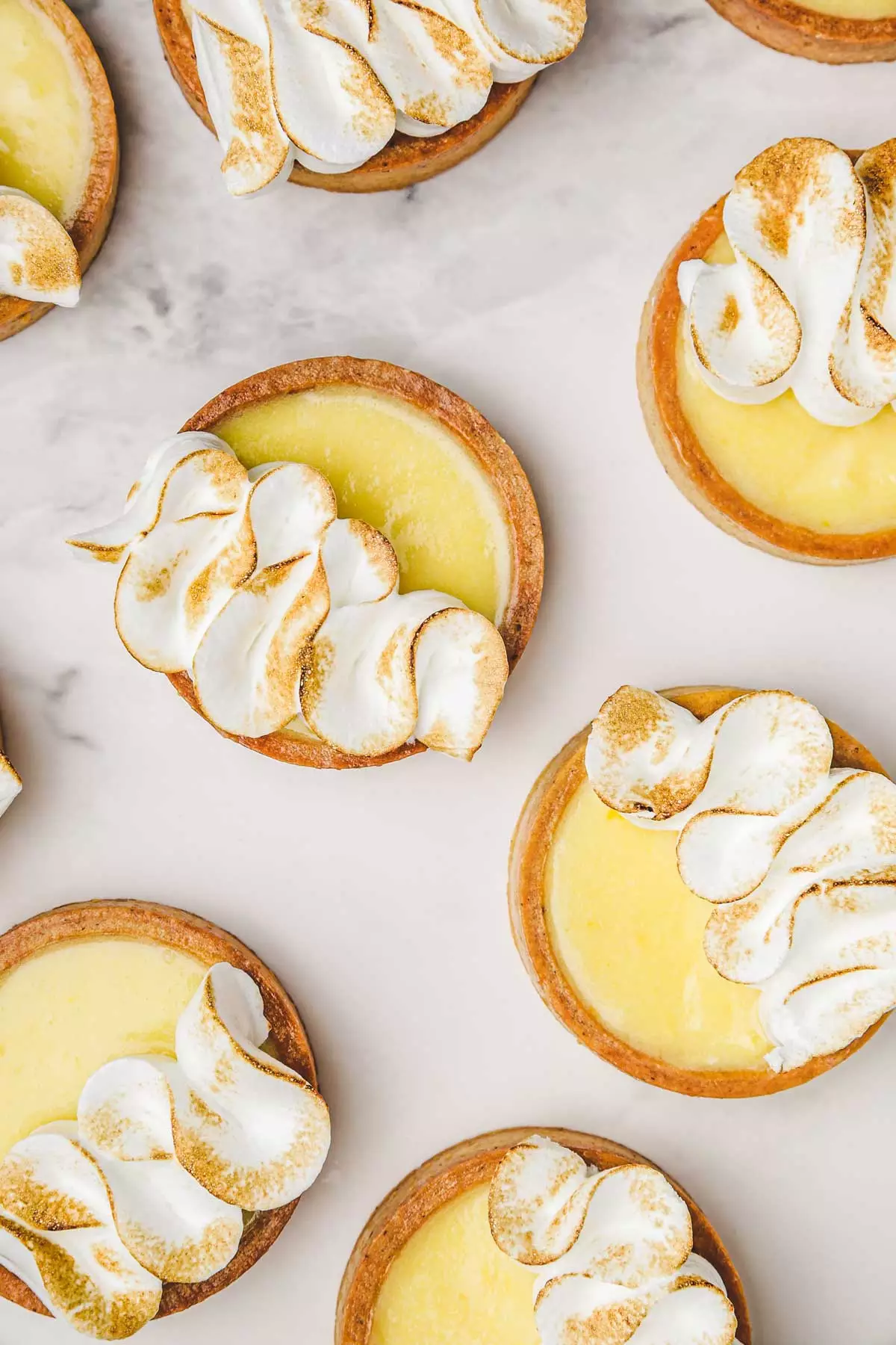 Lemon tarts with italian meringue topping