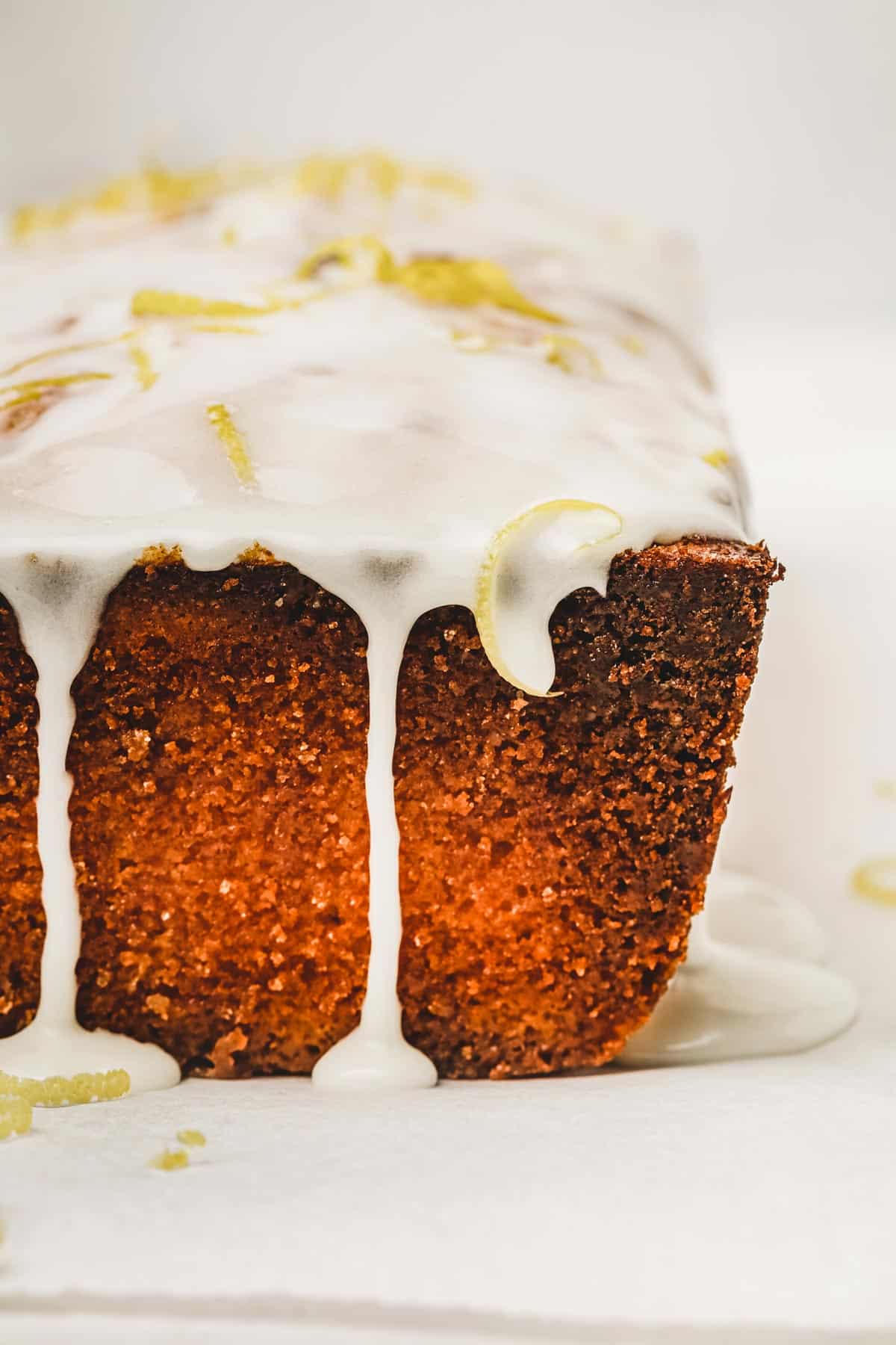 Cake au citron avec glaçage blanc