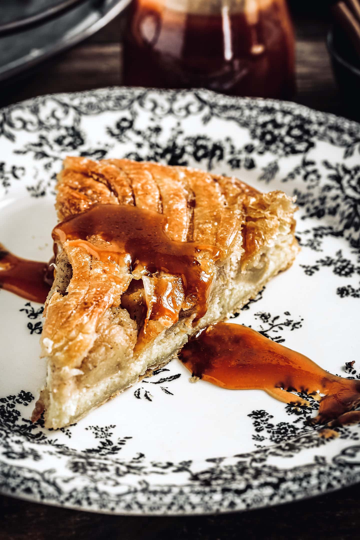 Part de galette des rois dans une assiette
