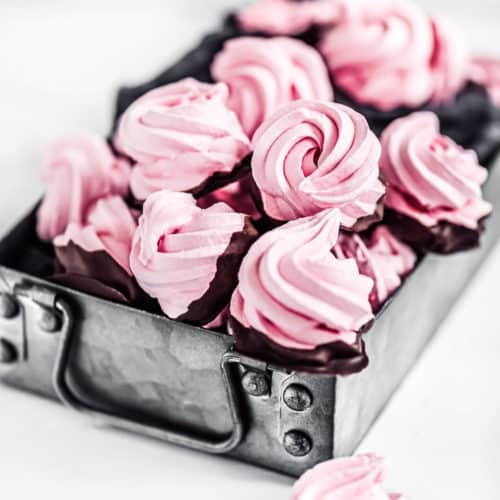 Recette Des Meringues Aux Framboises Et Chocolat Sweetly Cakes Facile Et Inratable