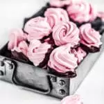 Recettes des meringues framboise et chocolat