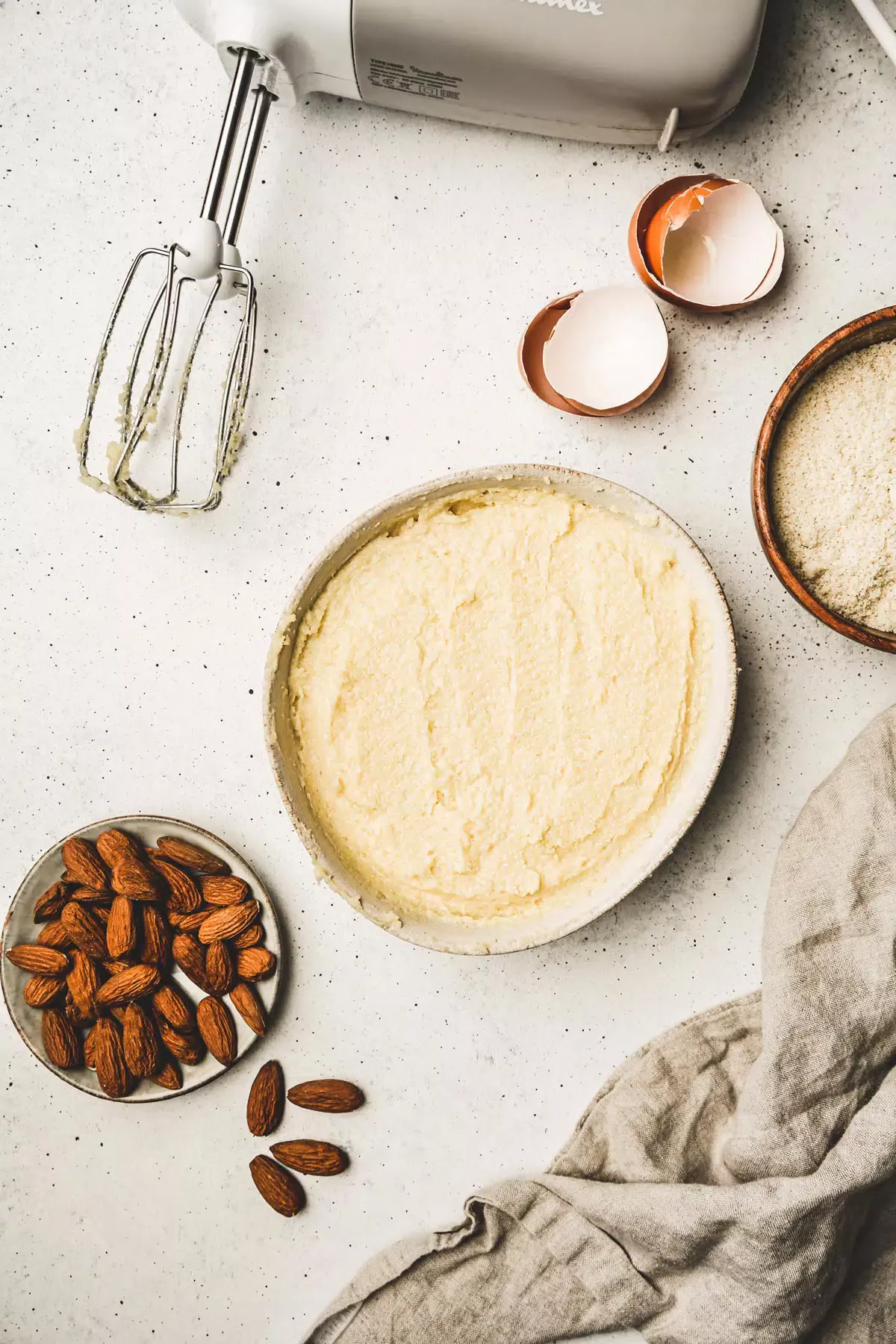 Bowl with almond cream filling