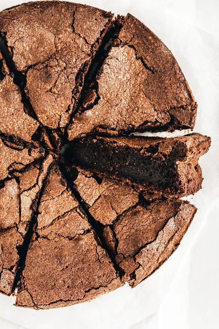 Gâteau au chocolat fondant coupé