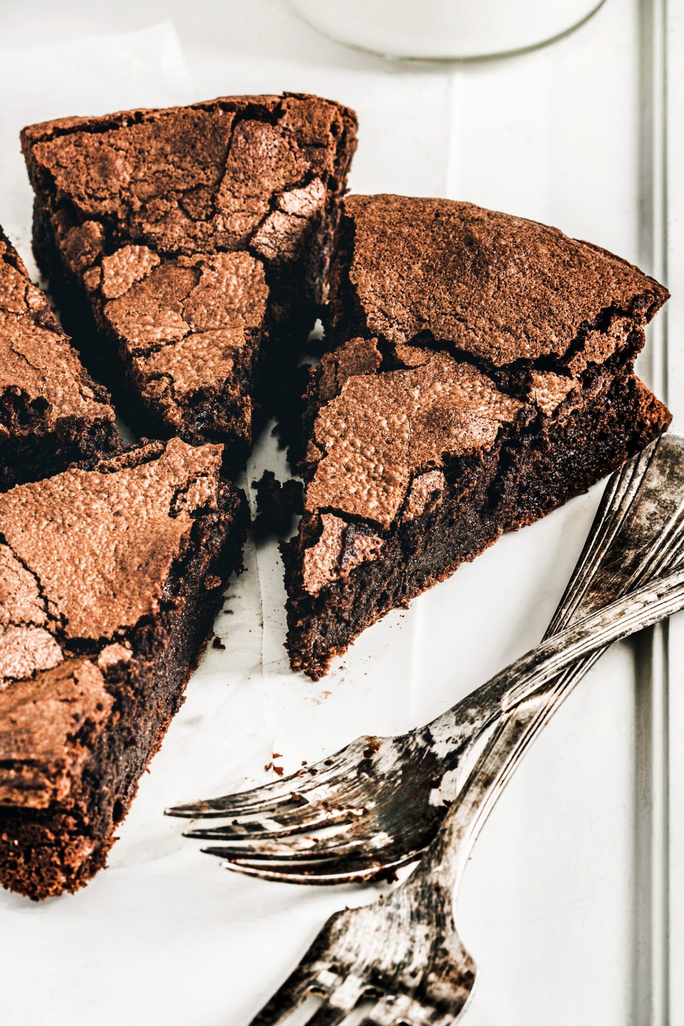 Easy flourless chocolate cake