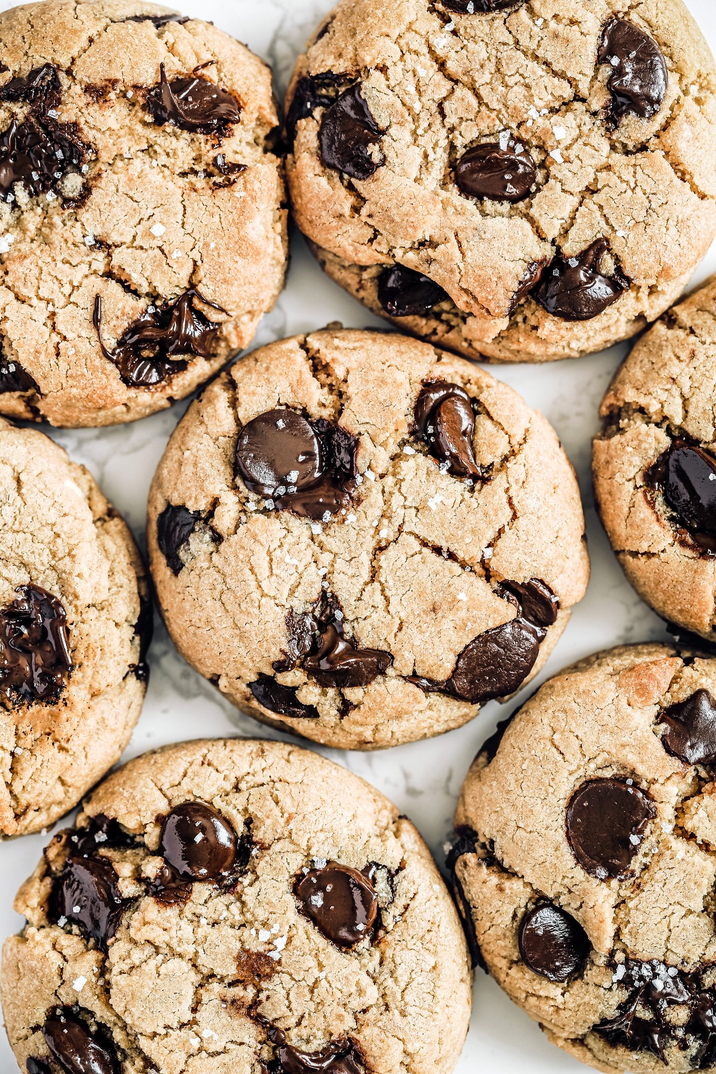 Cookies au beurre de cacahuètes sur une table