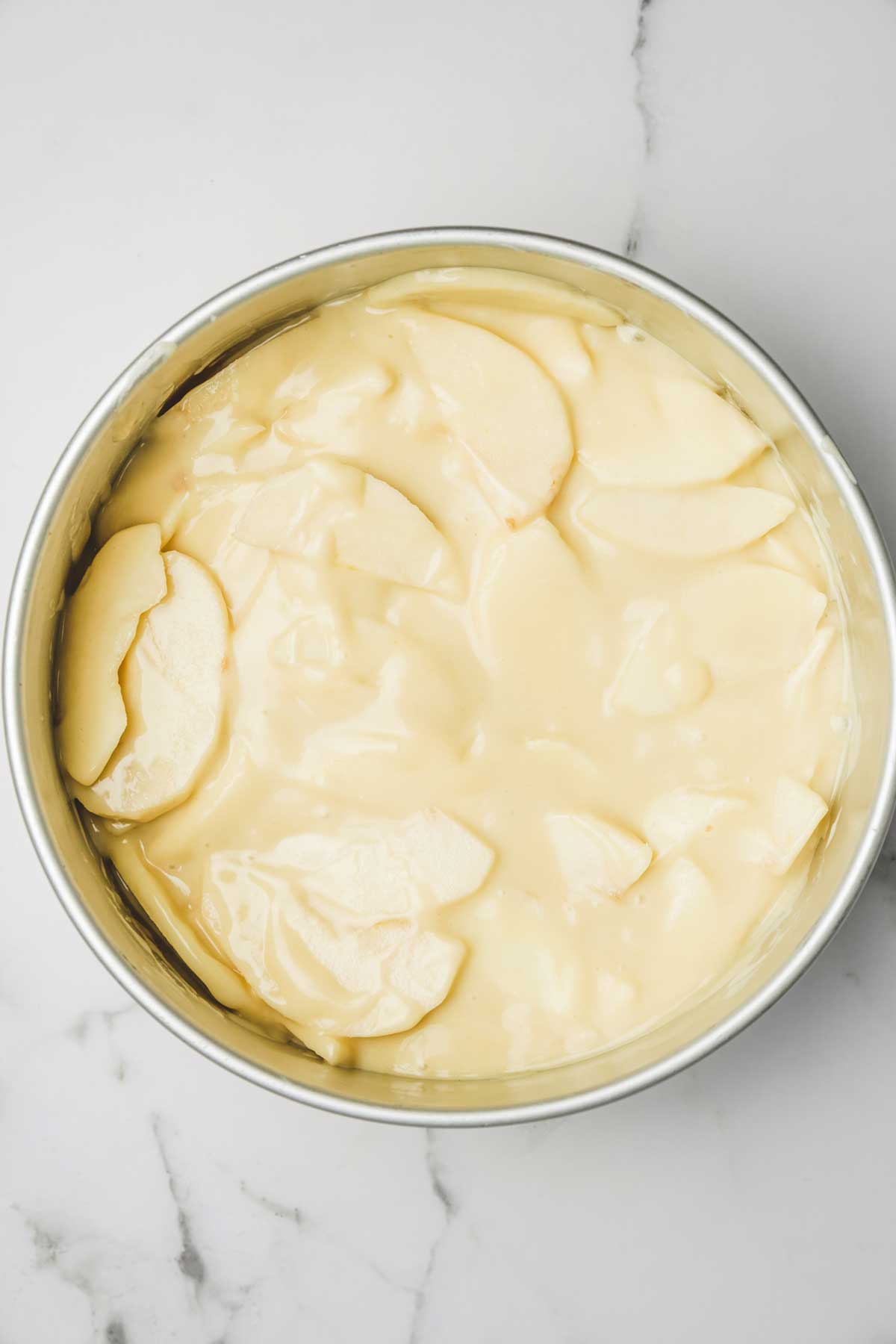 round pan with cake batter