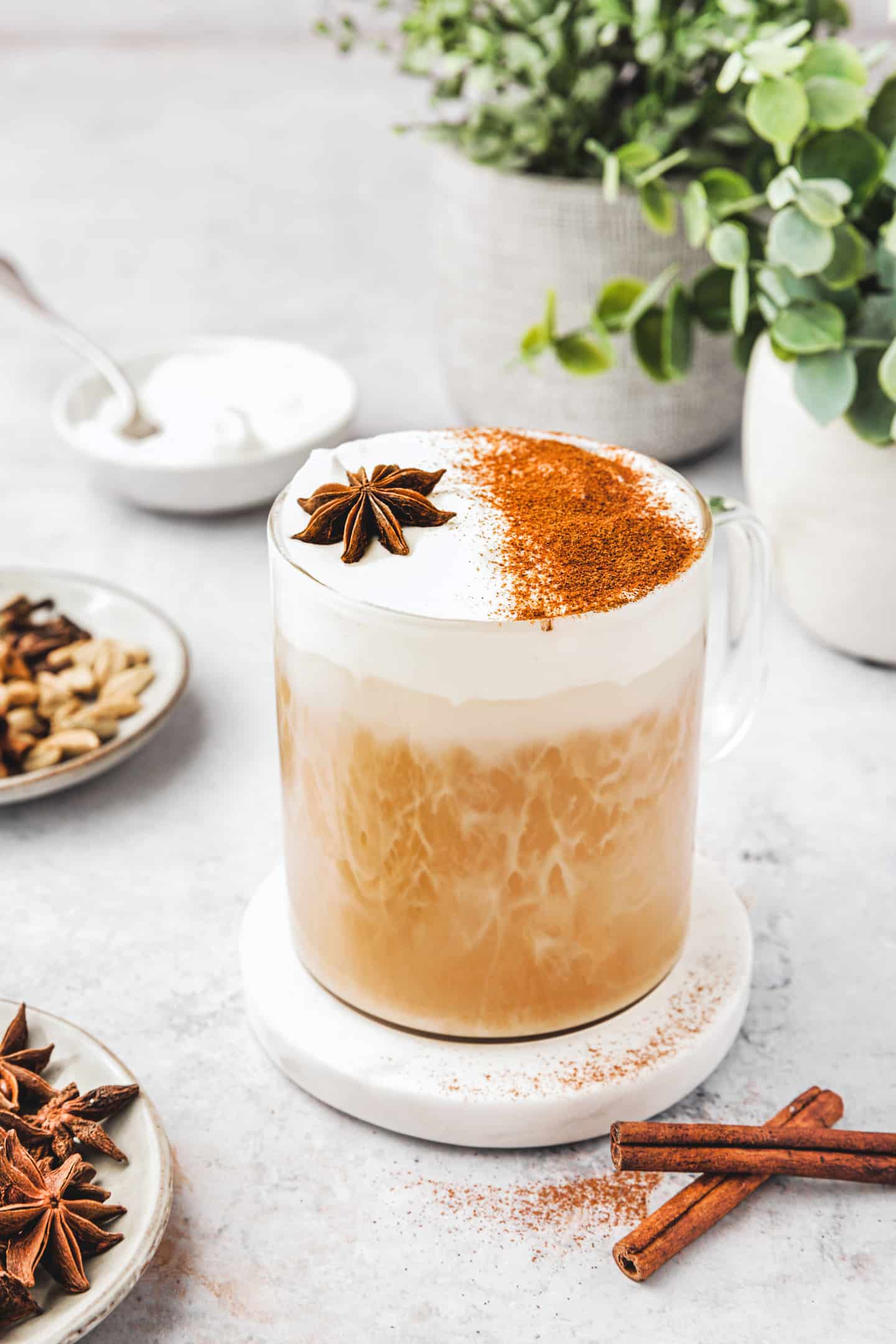 tasse avec chai tea latte 
