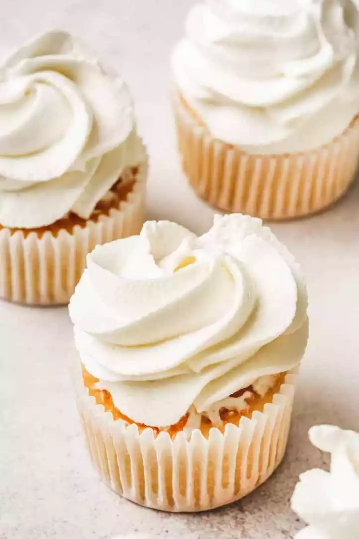 Cupcakes avec glaçage blanc
