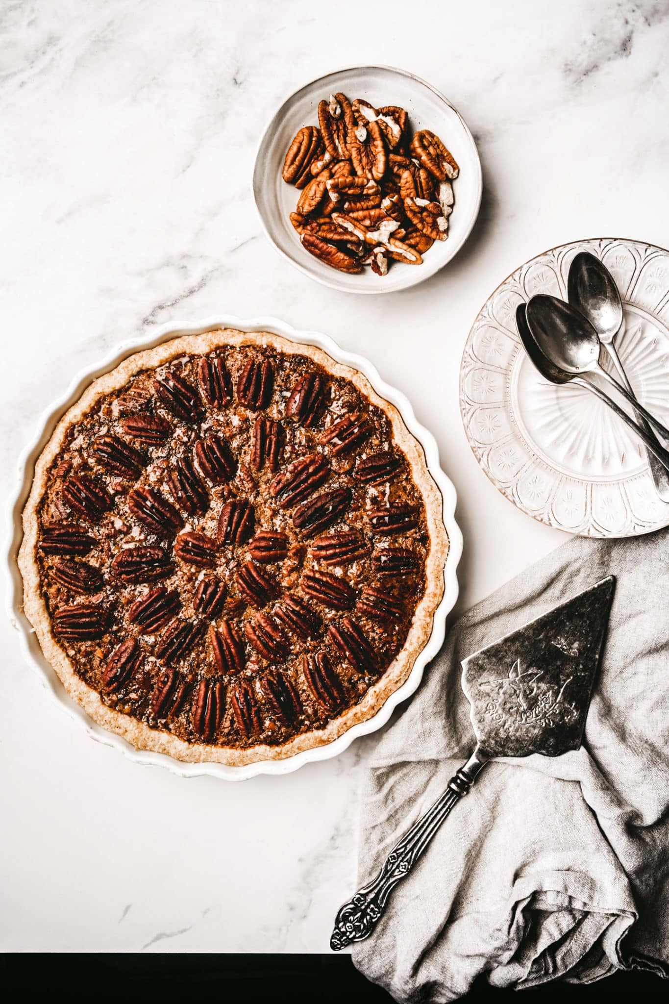 Recette pecan pie Tarte aux pécan sur une table