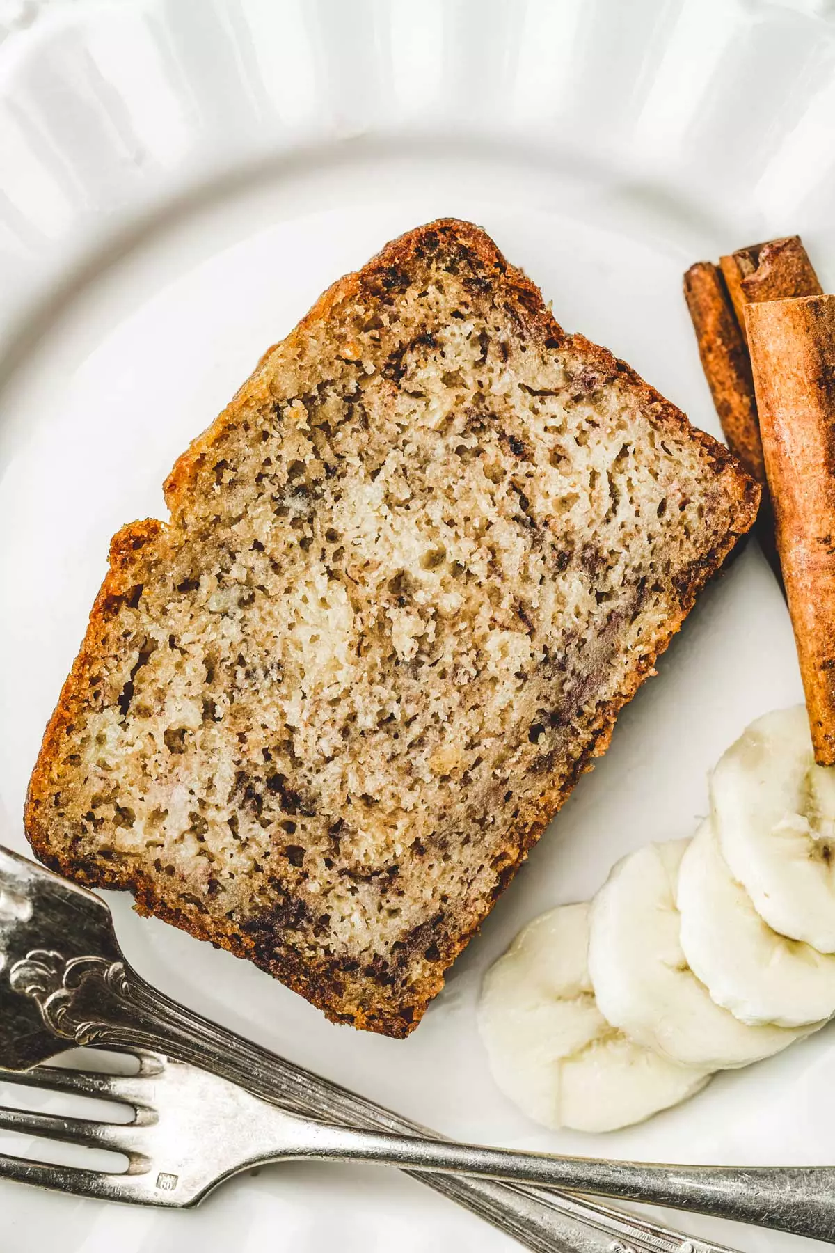 Banana bread with cinnamon and banana chunks