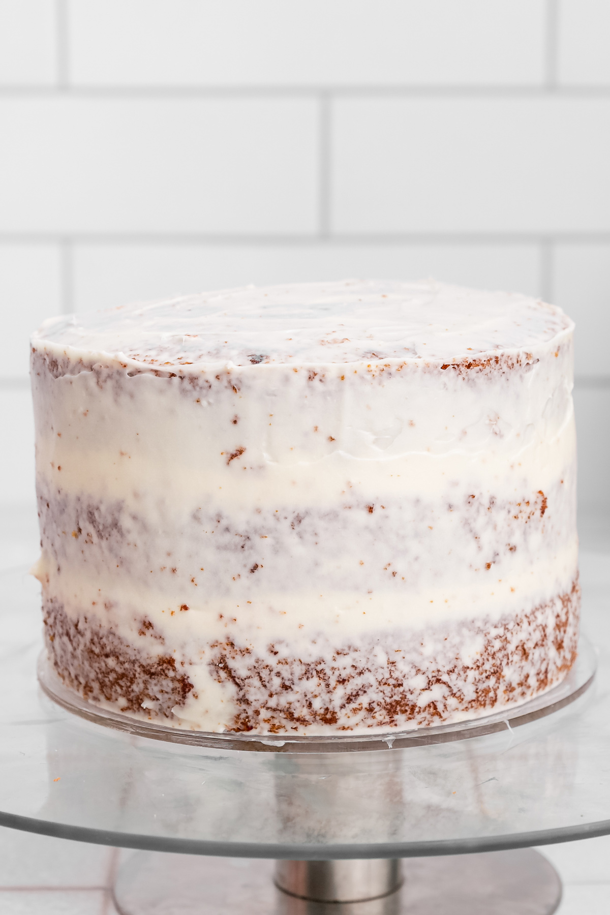 Layer cake à la carotte avec glaçage lisse au cream cheese