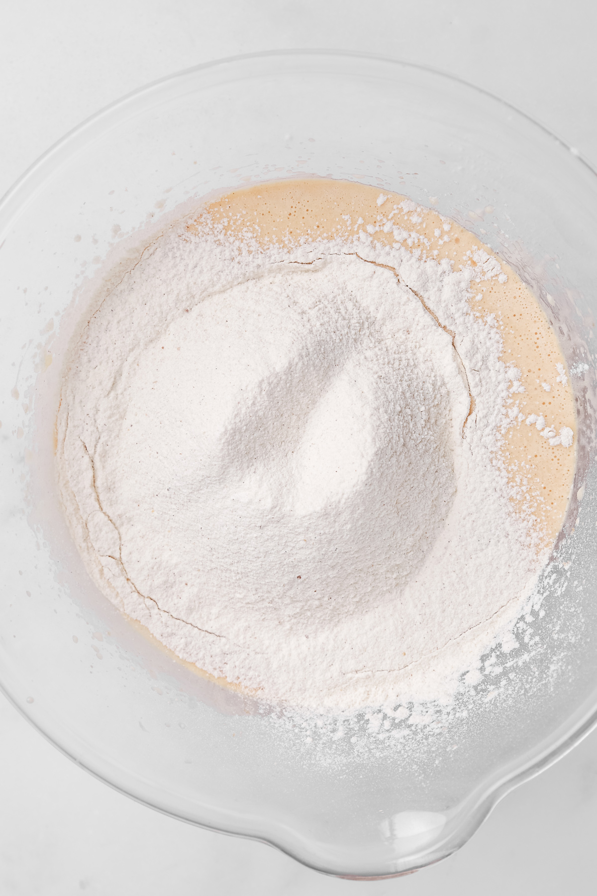 Préparation du mélange humide pour carrot cake