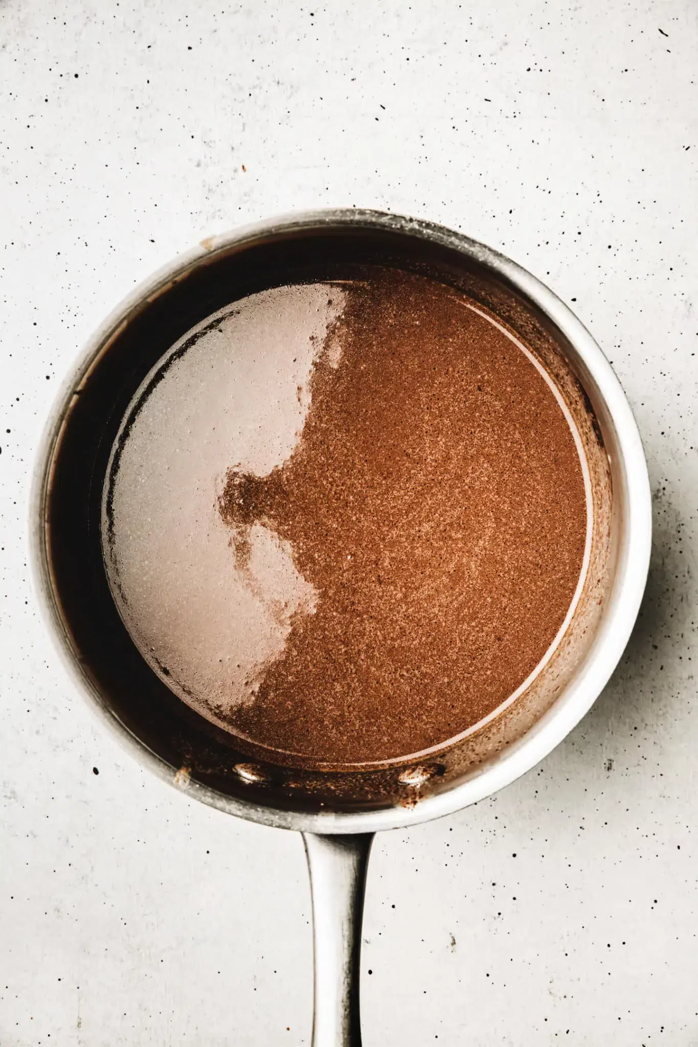 Chocolat chaud dans une casserole