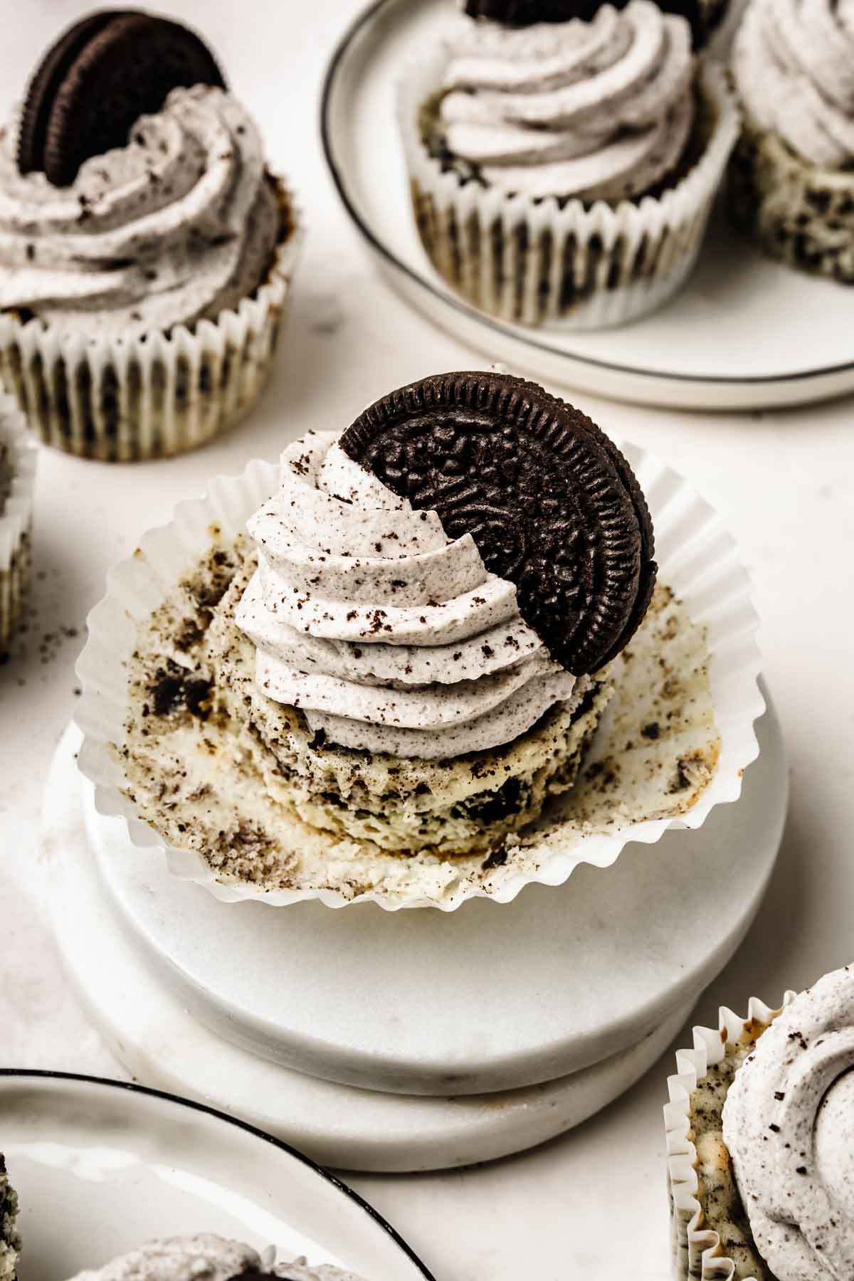 Mini cheesecake with Oreo cream cheese frosting