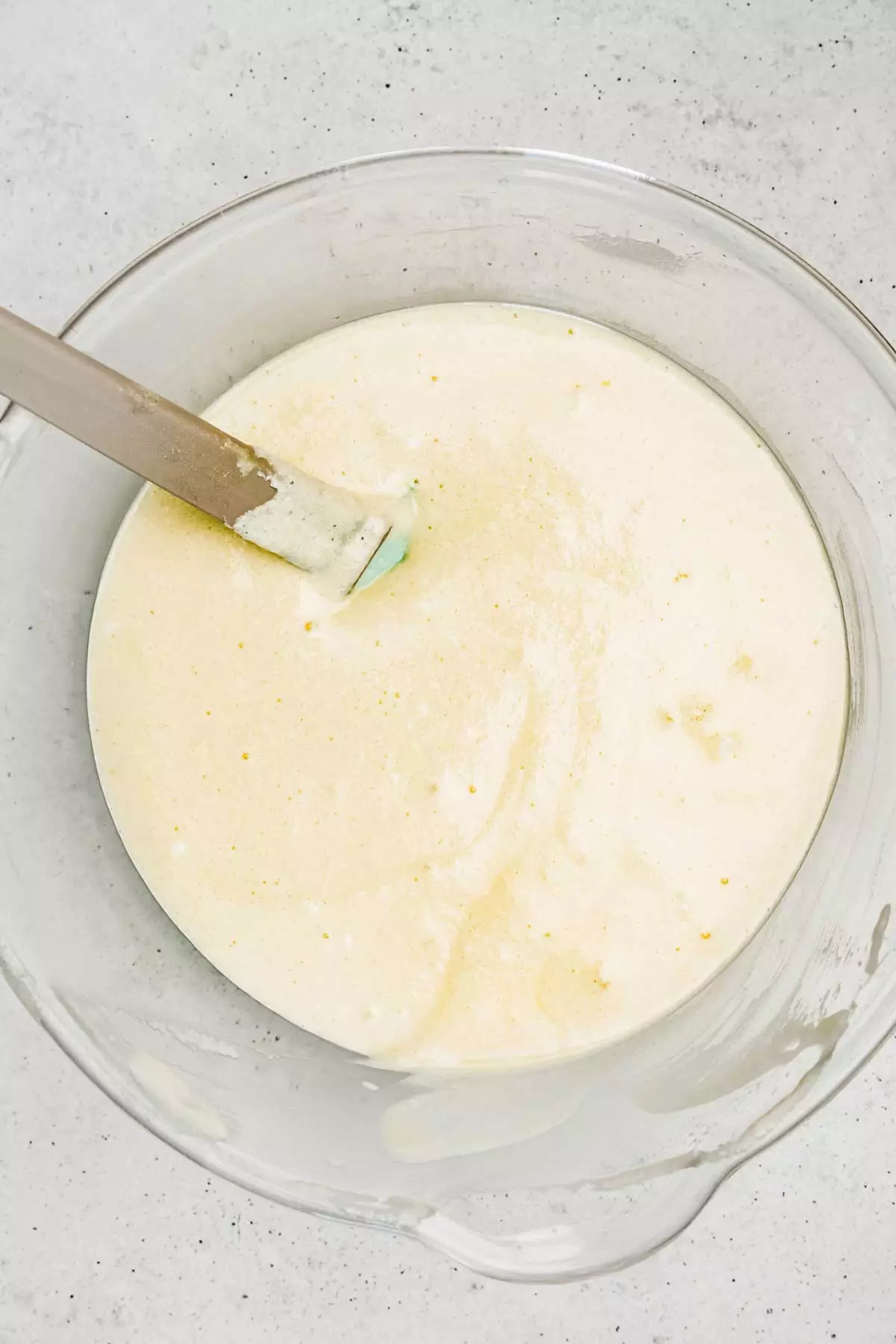 saladier avec pâte à gâteau