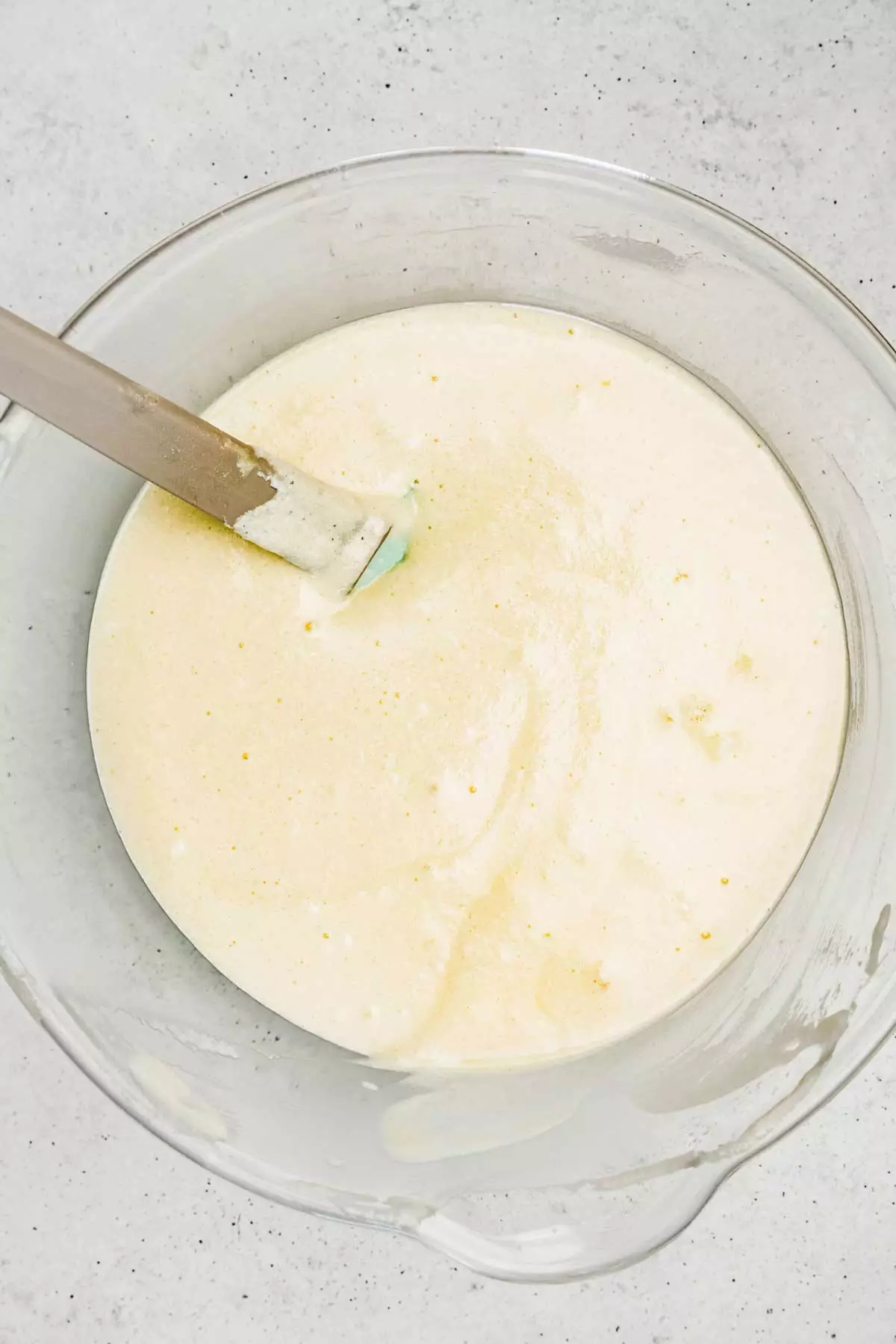 saladier avec pâte à gâteau
