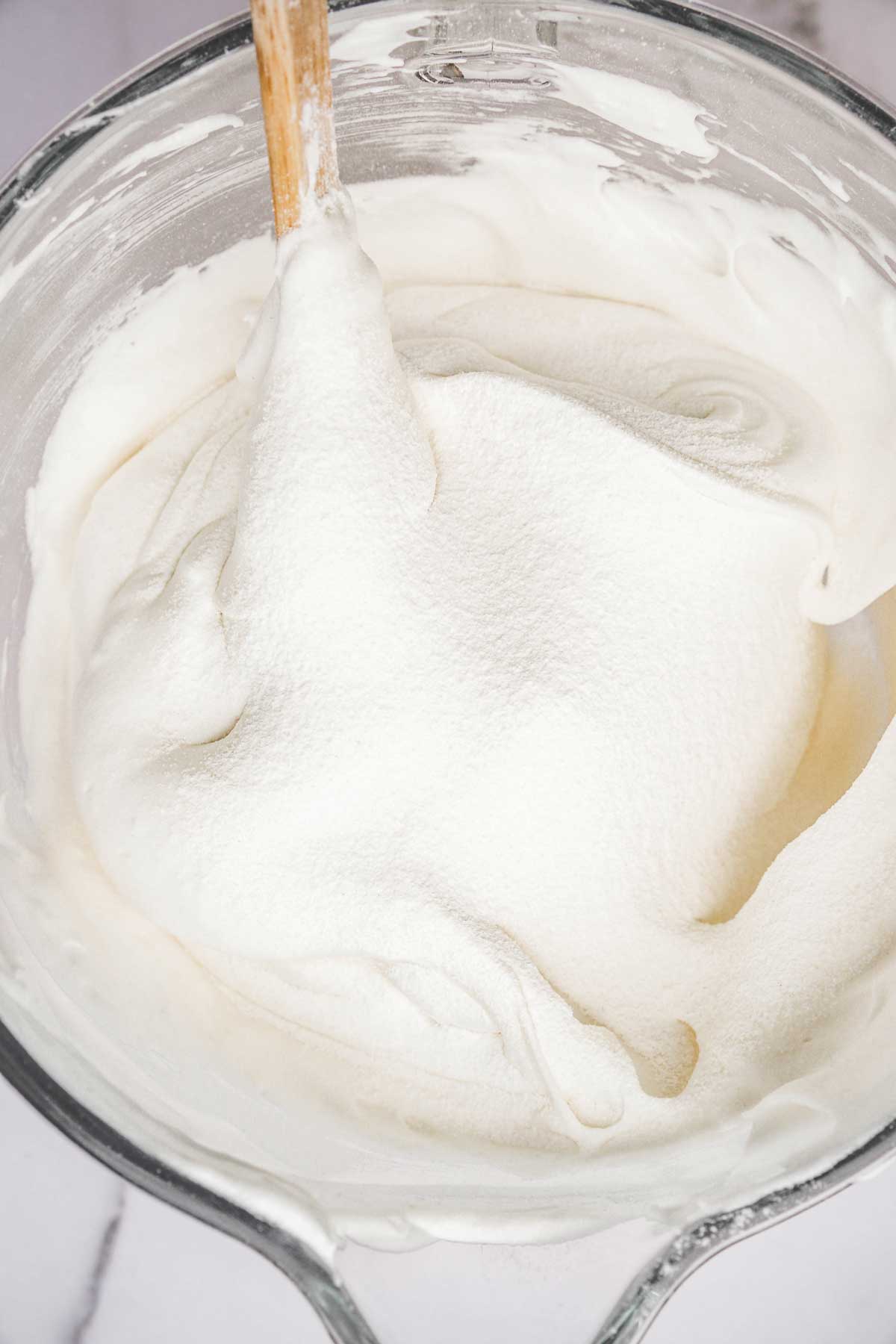 grand bol avec des ingrédients