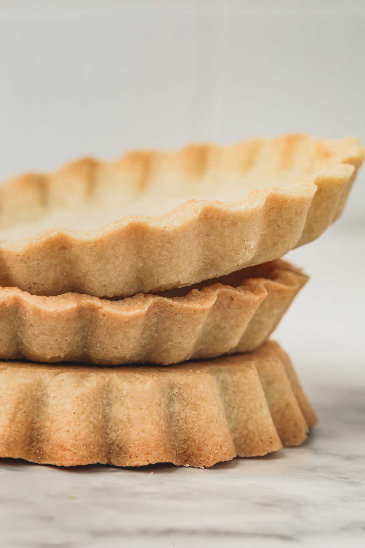 fond de tartelette cuits sur une table