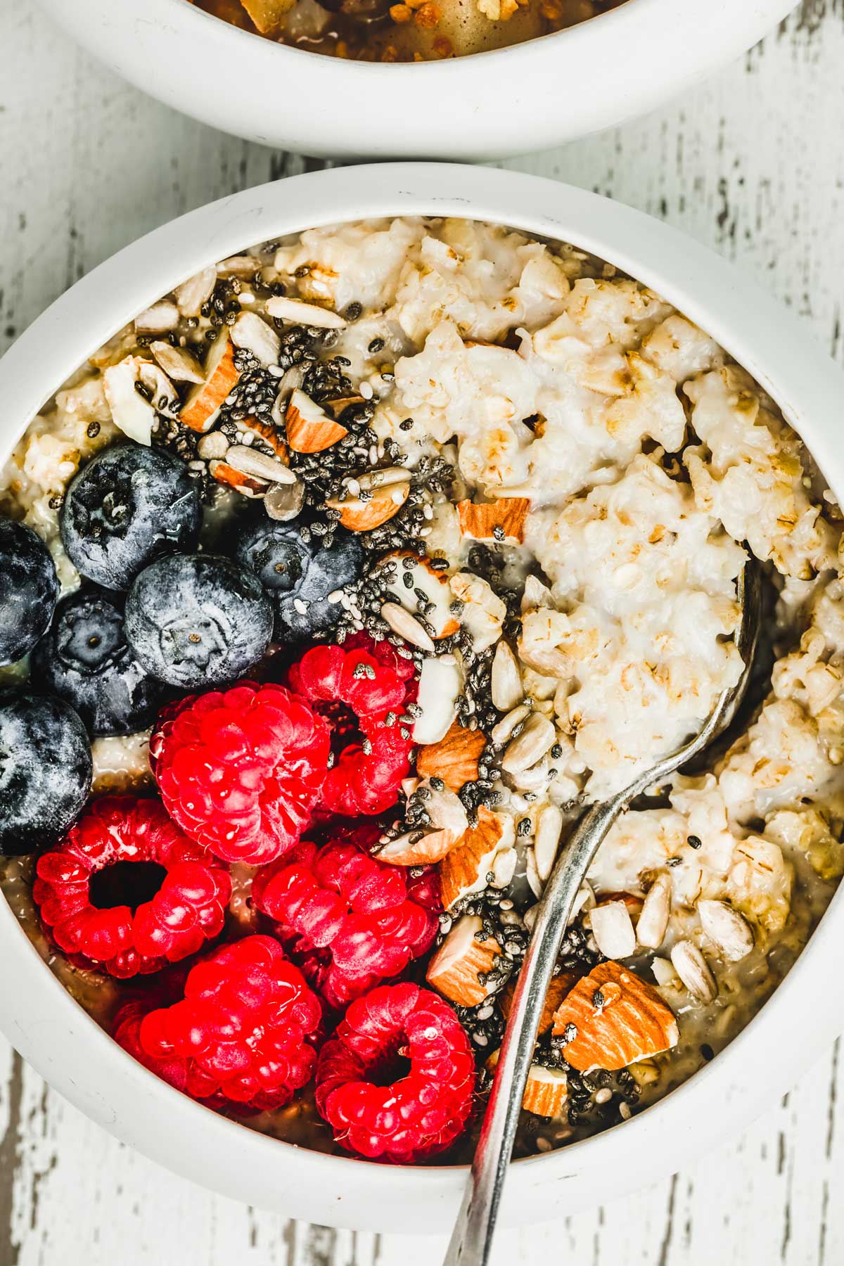 Oatmeal porridge with berry