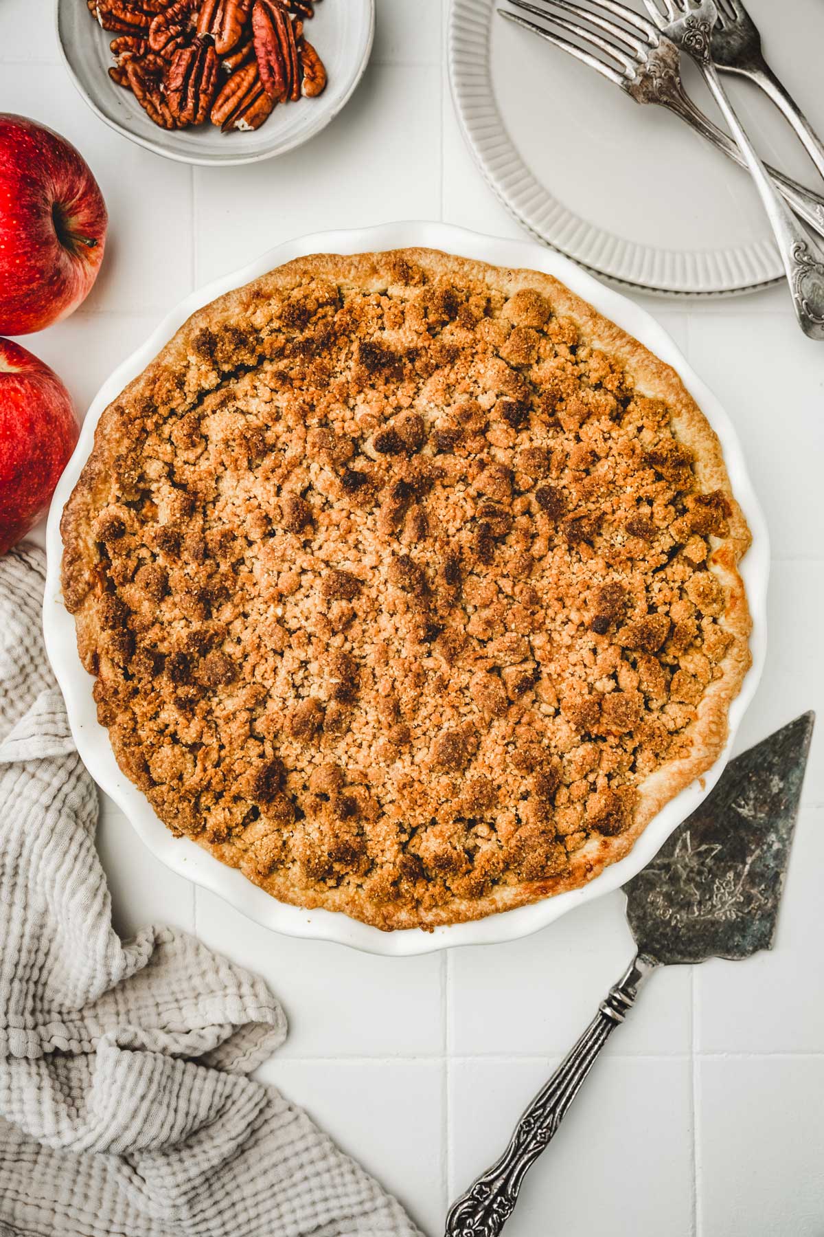 apple pie crumble on a plate