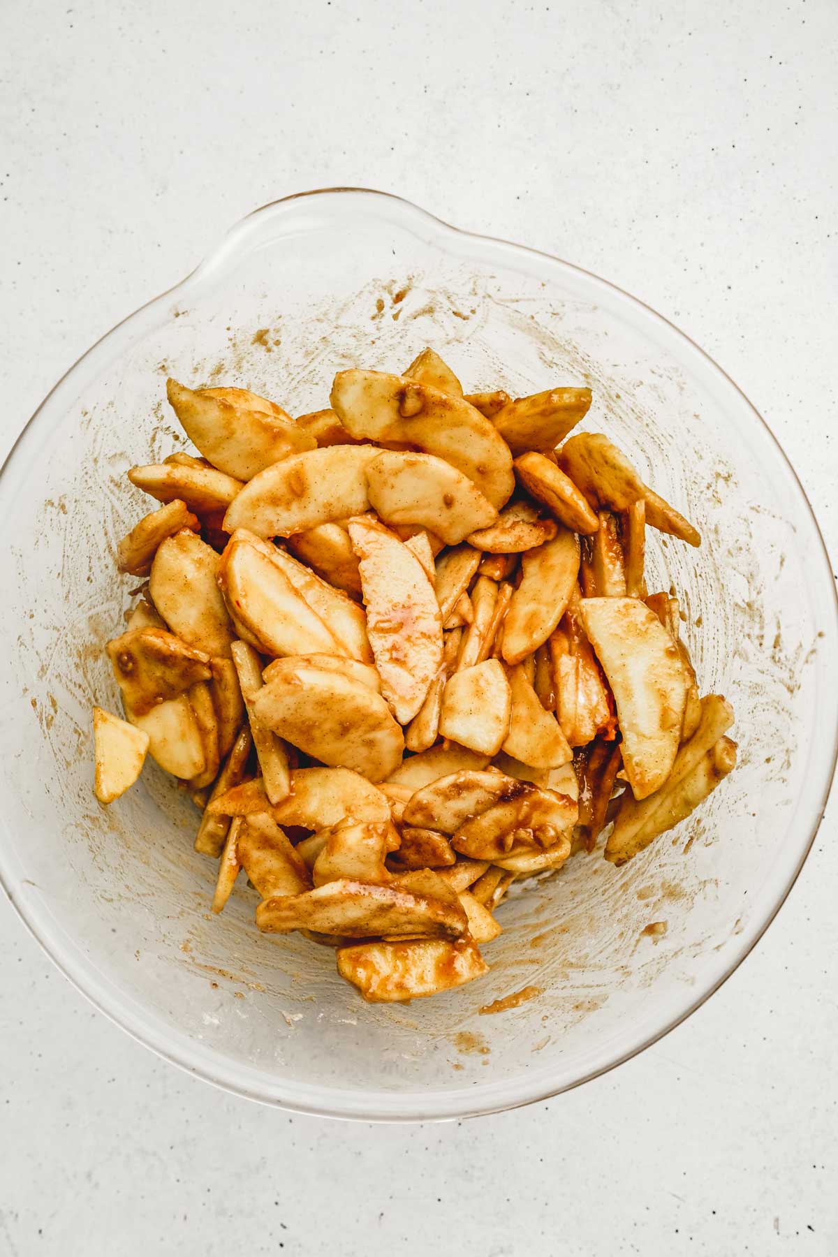 Large bowl with sliced flavored apples