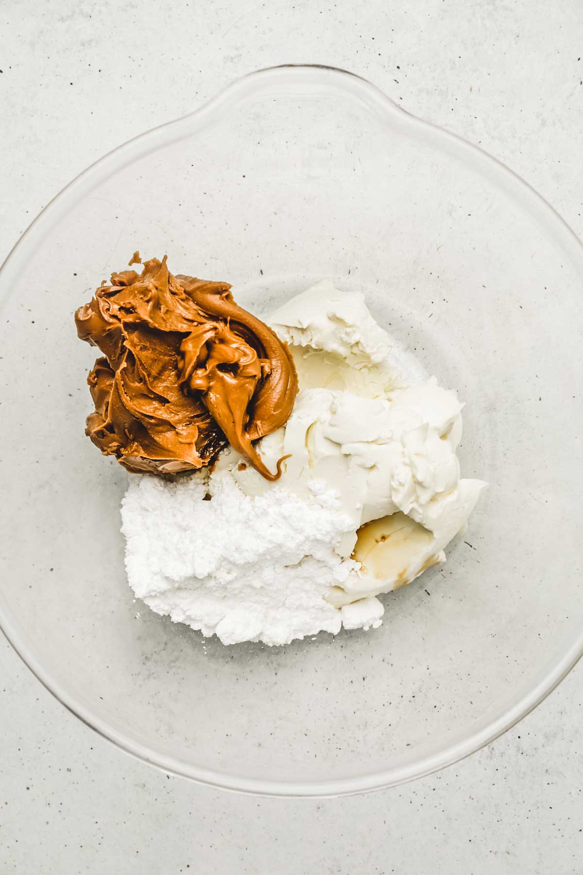 Grand bol avec des ingrédients