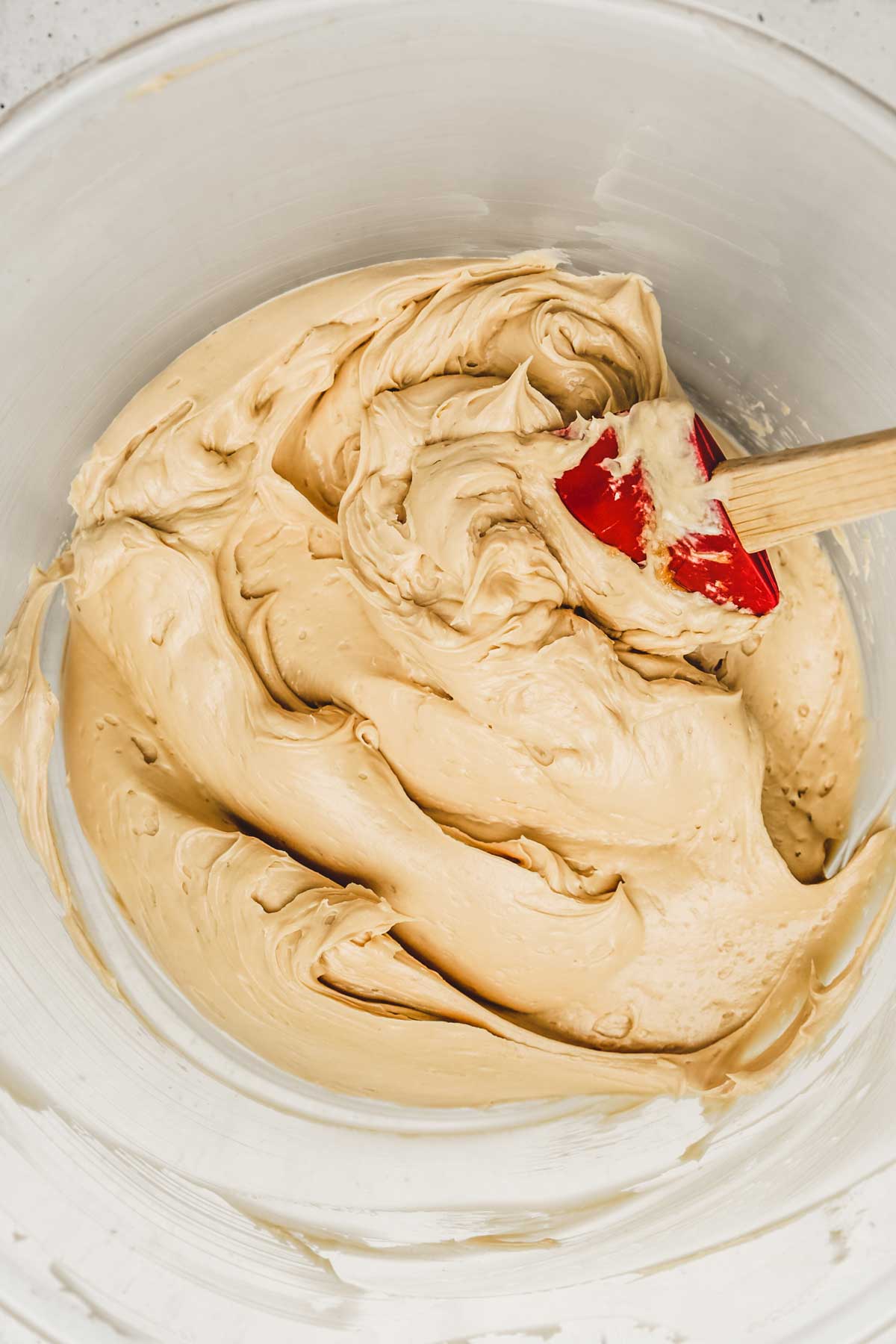 Grand bol avec appareil à cheesecake