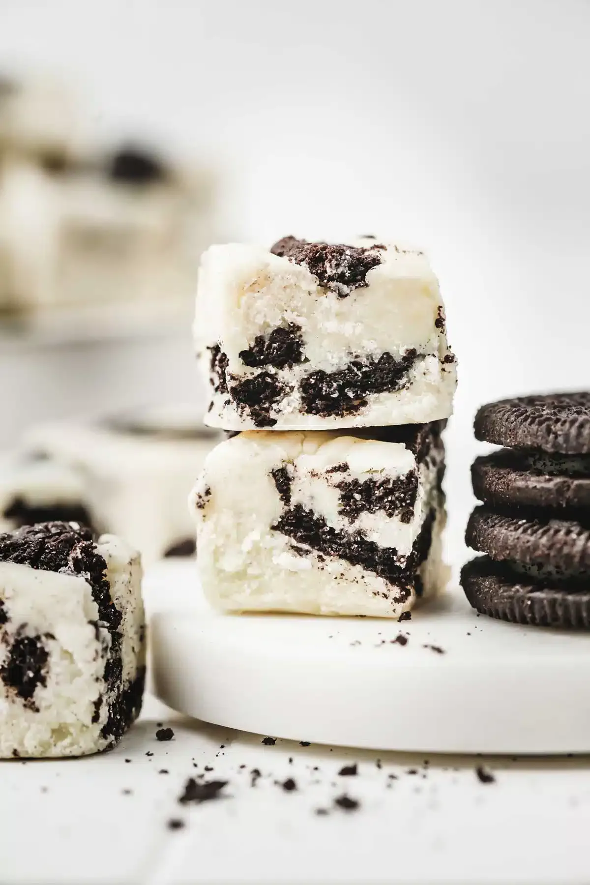 Carrés de fudge au chocolat avec biscuit oreo