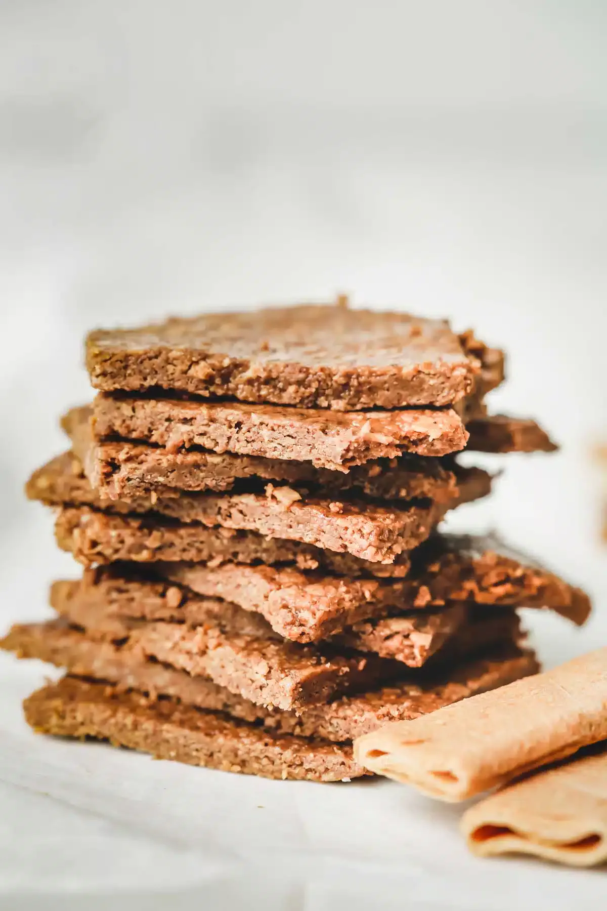 feuilletine crunch on a table