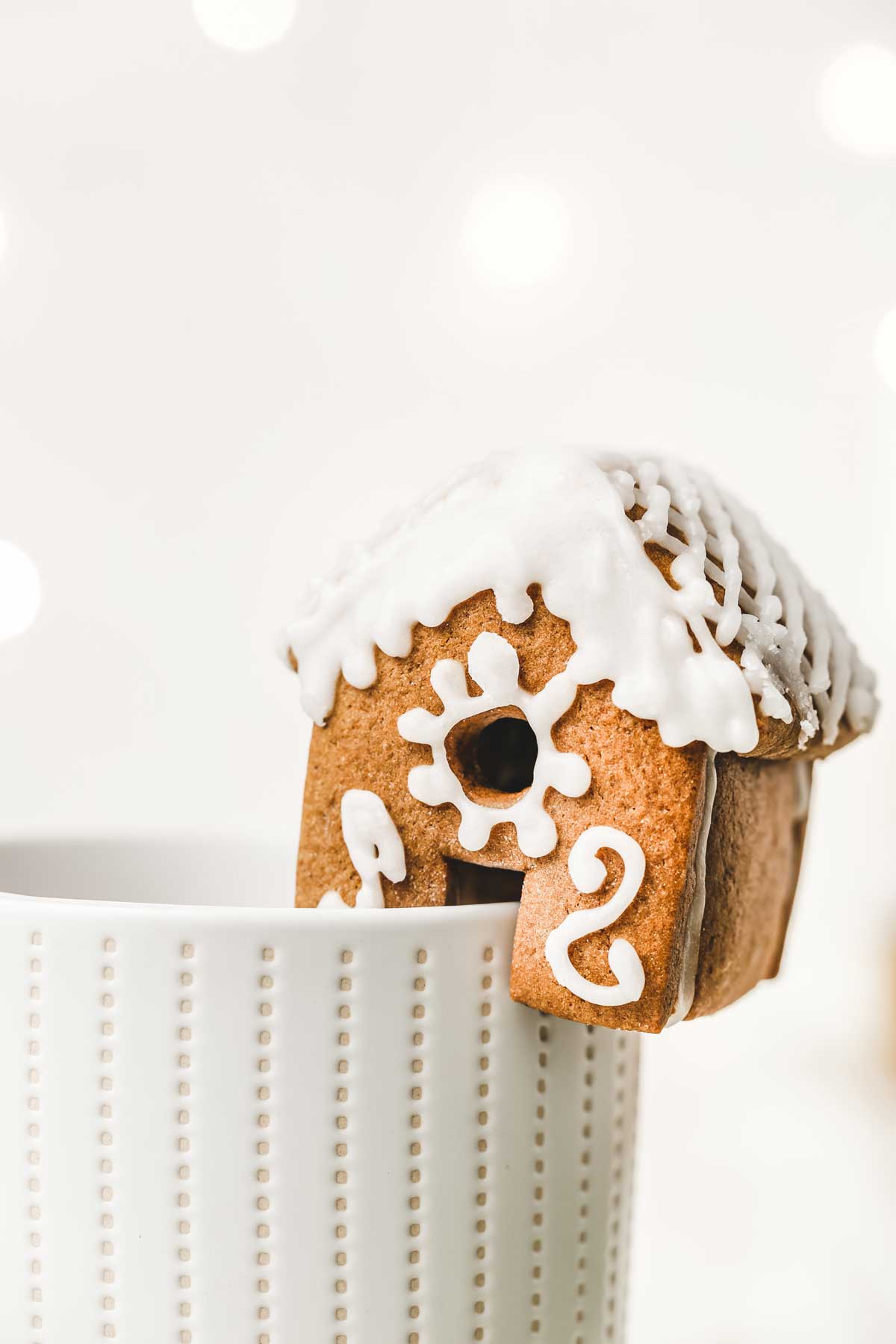 Mini gingerbead house on a mug
