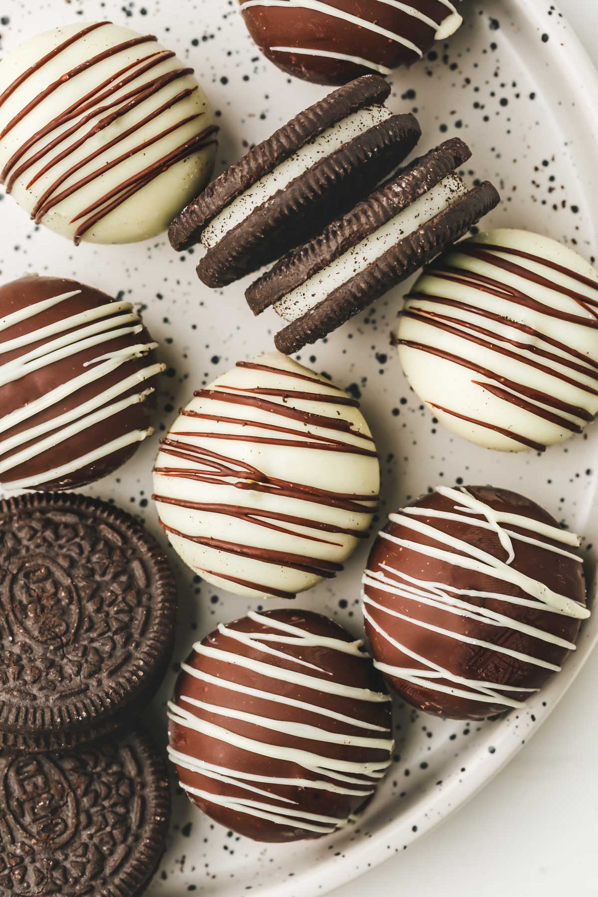 Truffes au oreo dans une assiette
