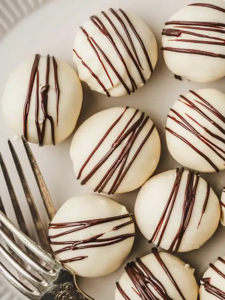 How to Make Cake Pops At Home - No-mold needed - Easy Recipe